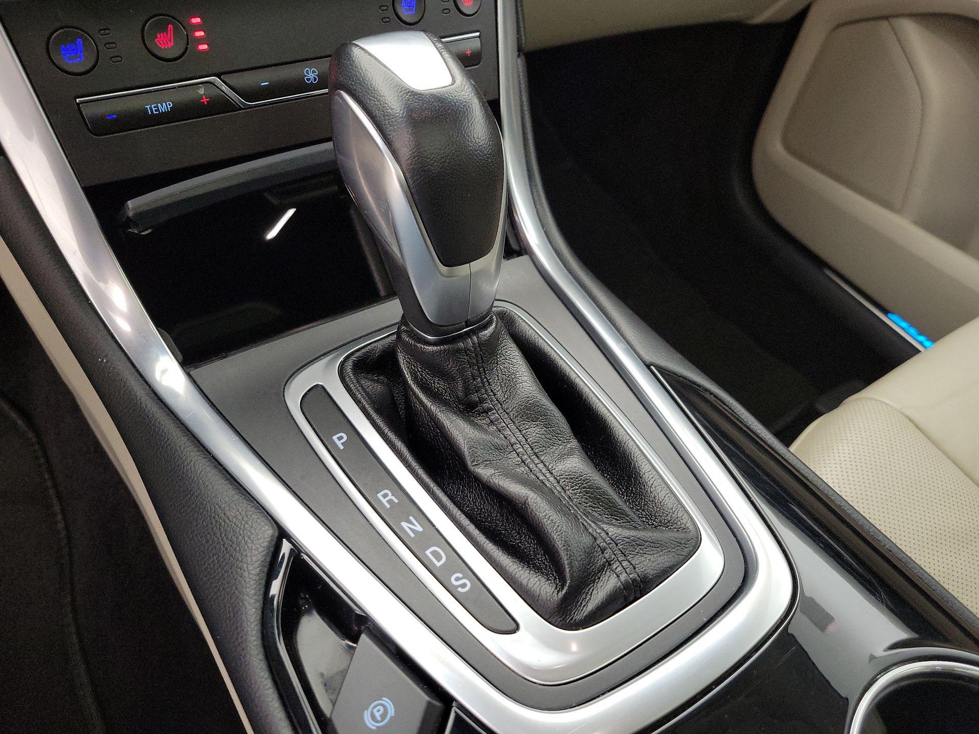 Thumbnail: 2015 Ford Edge - 17