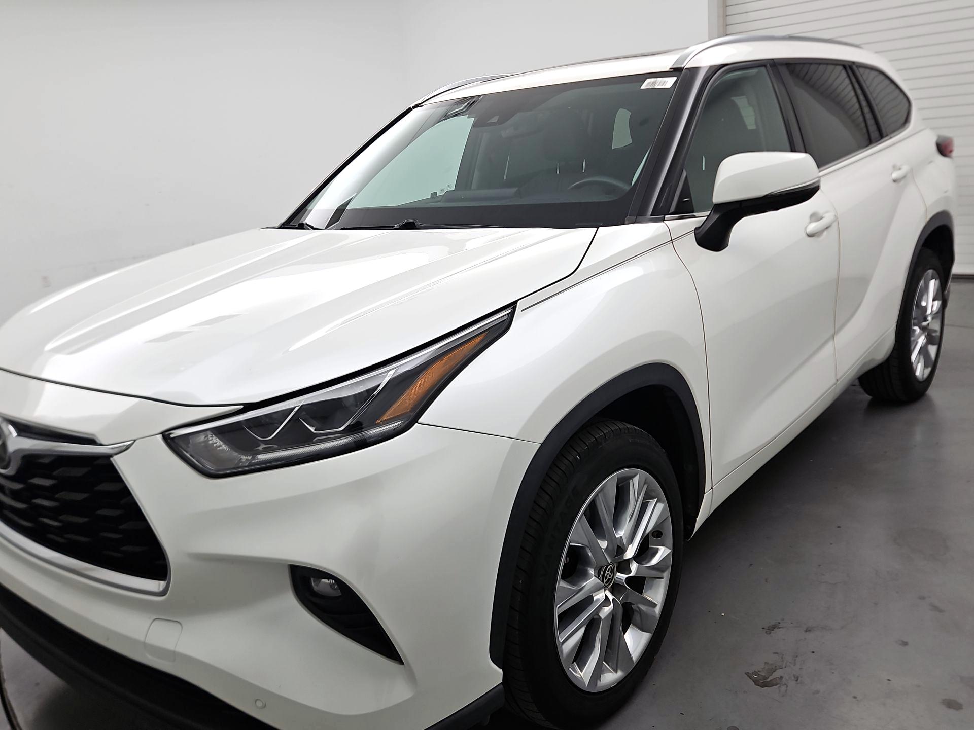 Thumbnail: 2020 Toyota Highlander - 3