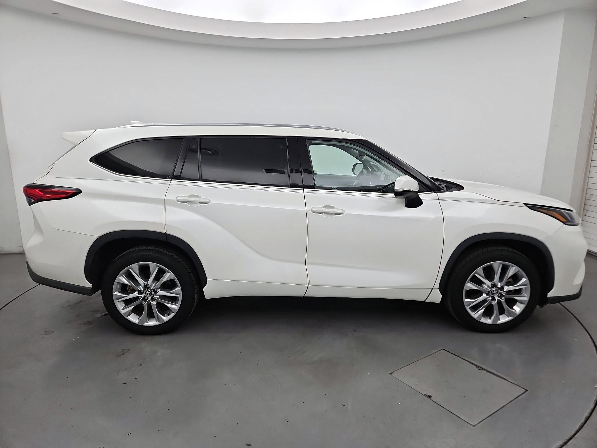 Thumbnail: 2020 Toyota Highlander - 4