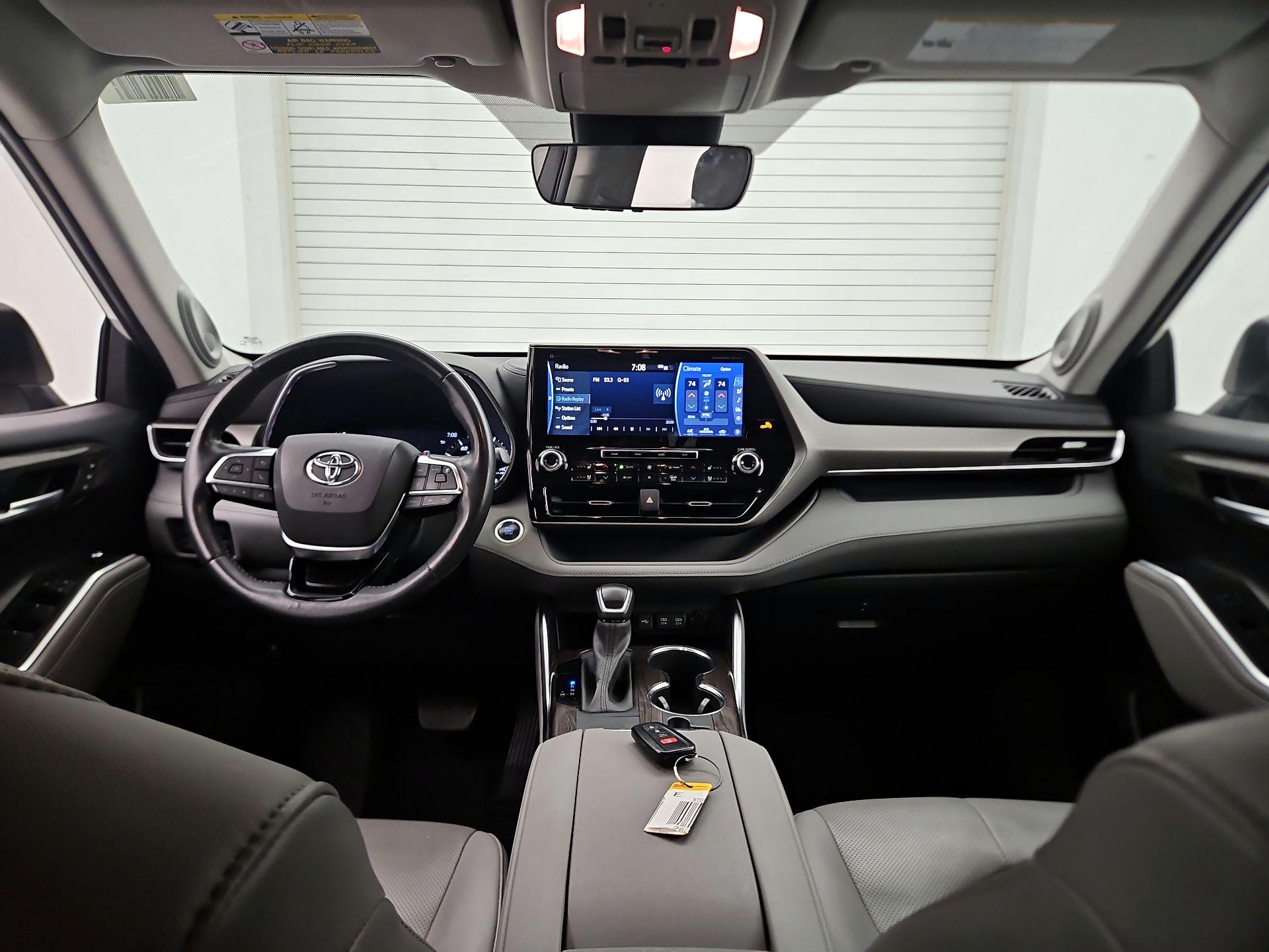 Thumbnail: 2020 Toyota Highlander - 8