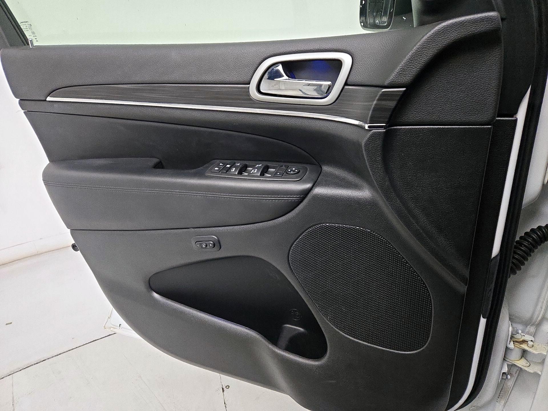 Thumbnail: 2022 Jeep Grand Cherokee - 12