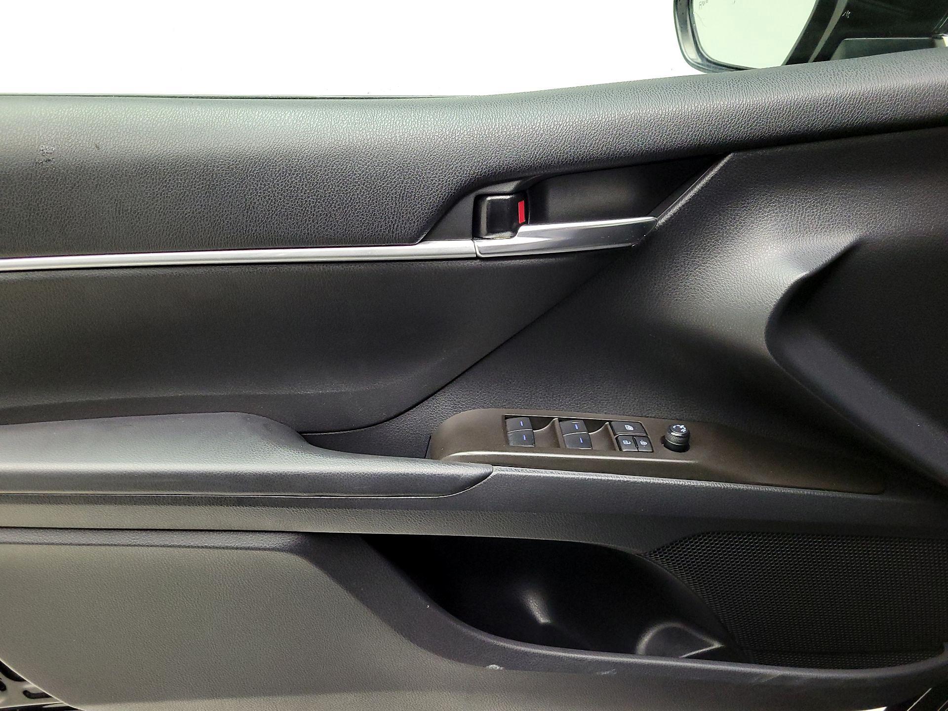 Thumbnail: 2022 Toyota Camry - 10