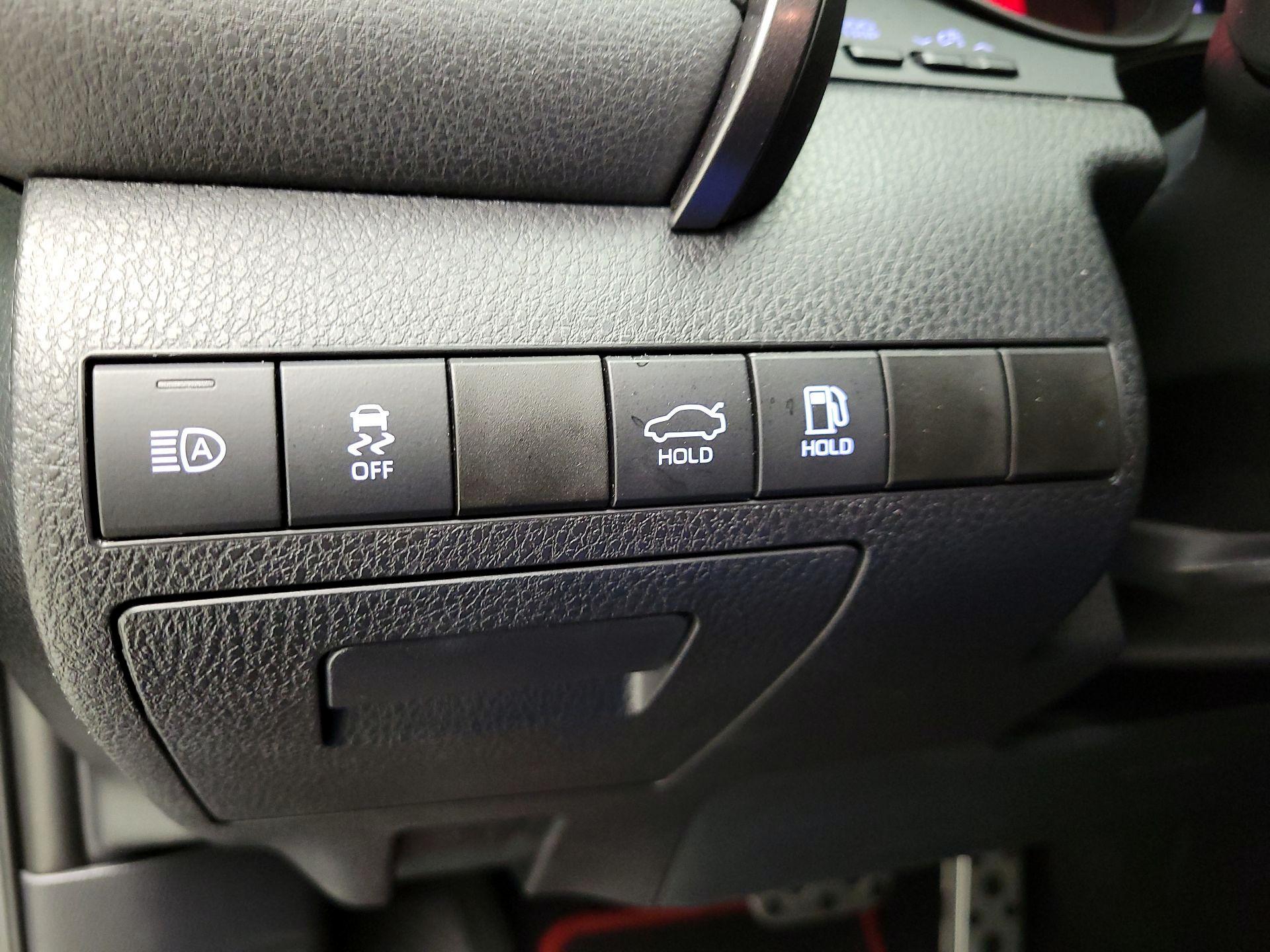 Thumbnail: 2022 Toyota Camry - 11