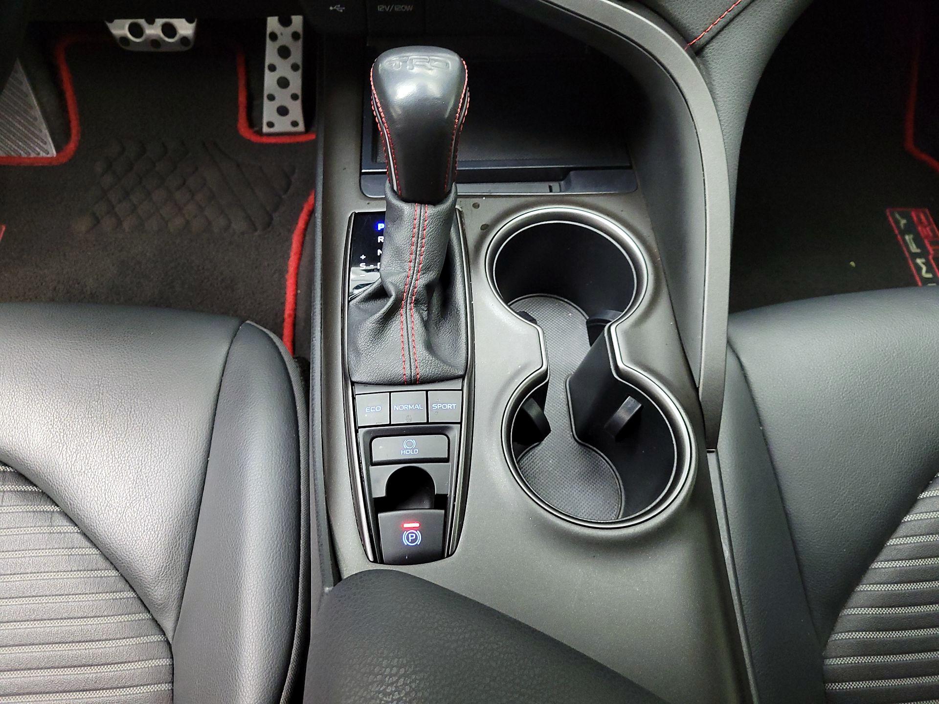 Thumbnail: 2022 Toyota Camry - 15