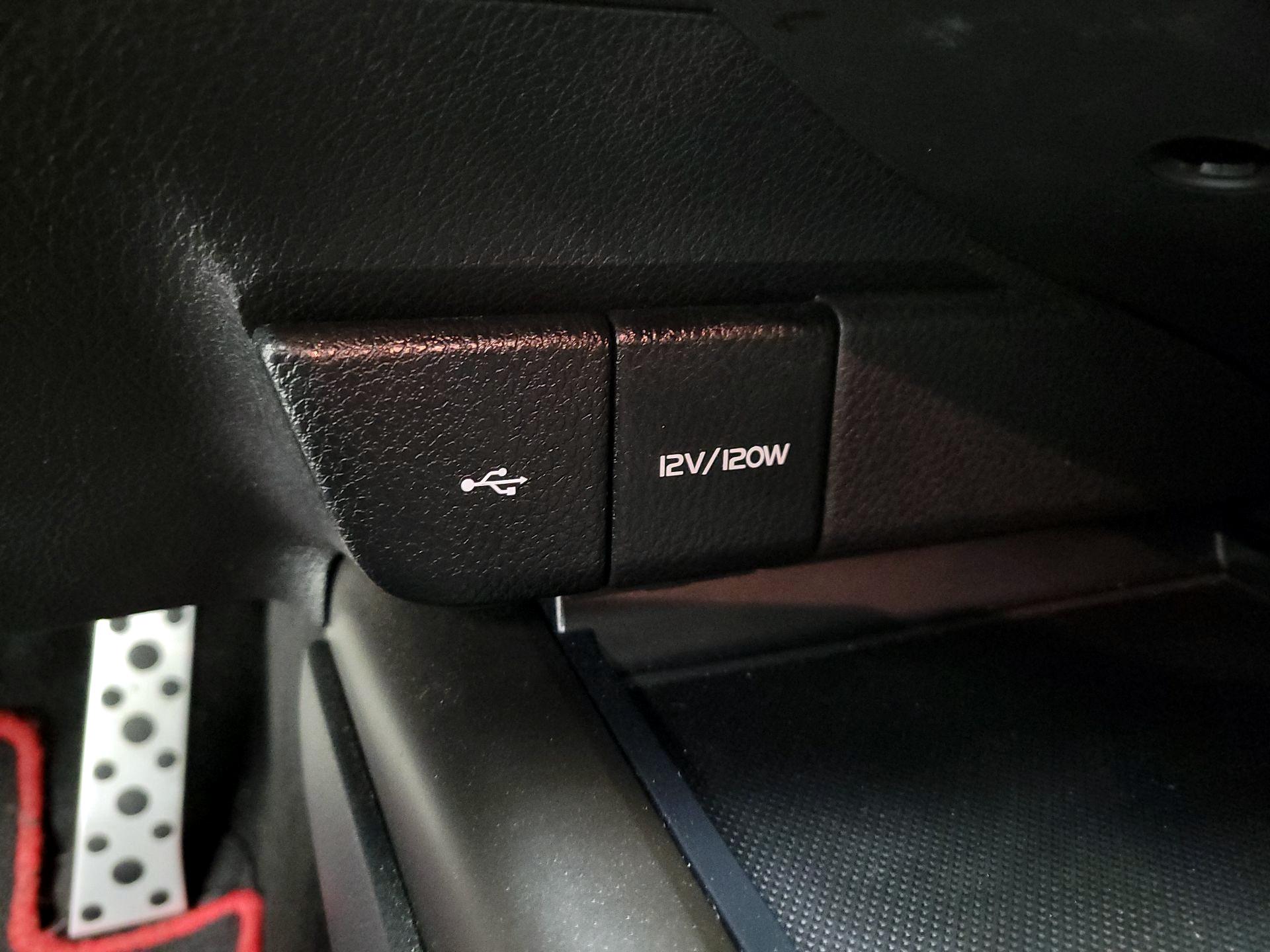 Thumbnail: 2022 Toyota Camry - 16