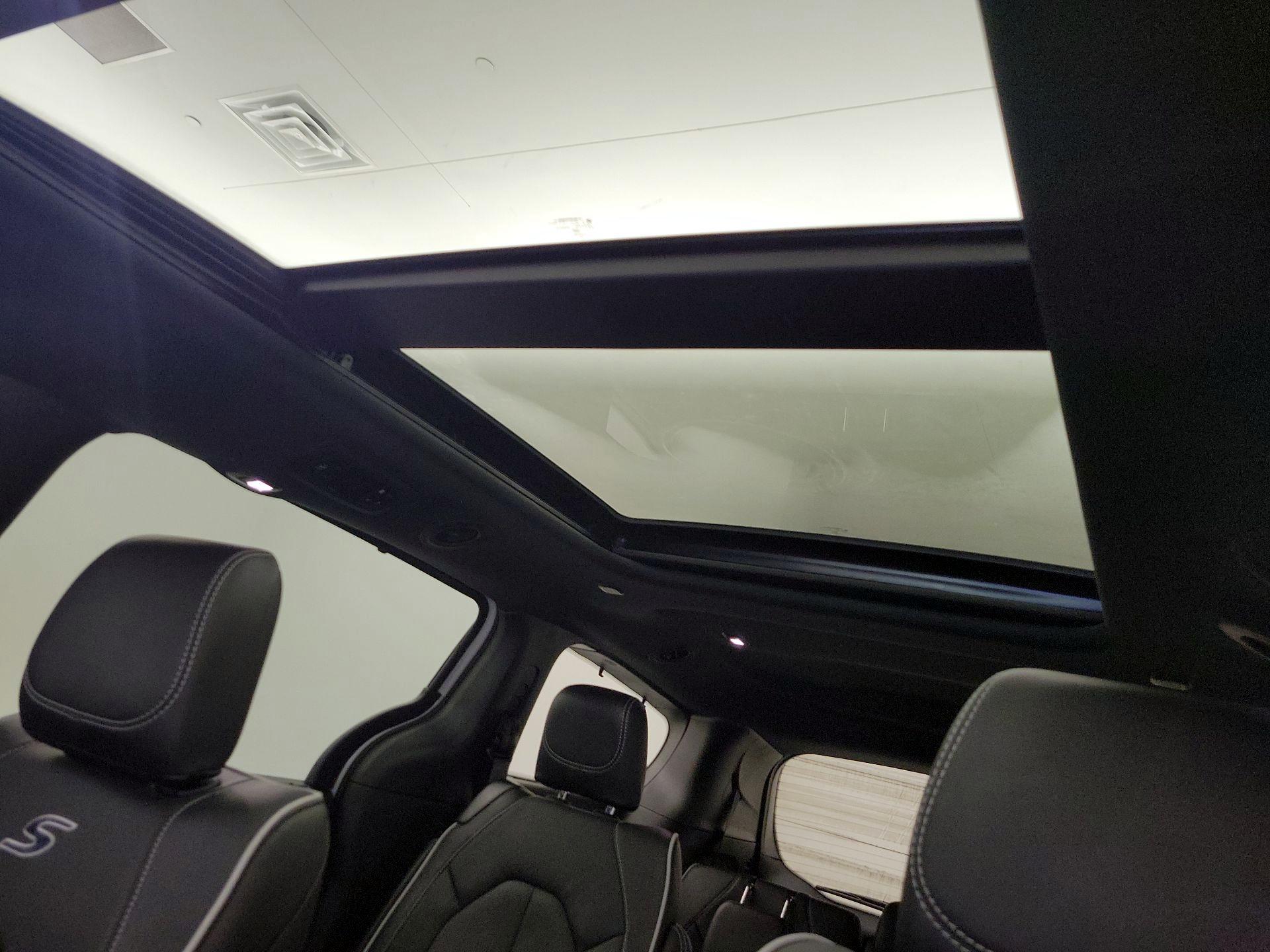 Thumbnail: 2025 Chrysler Pacifica - 20