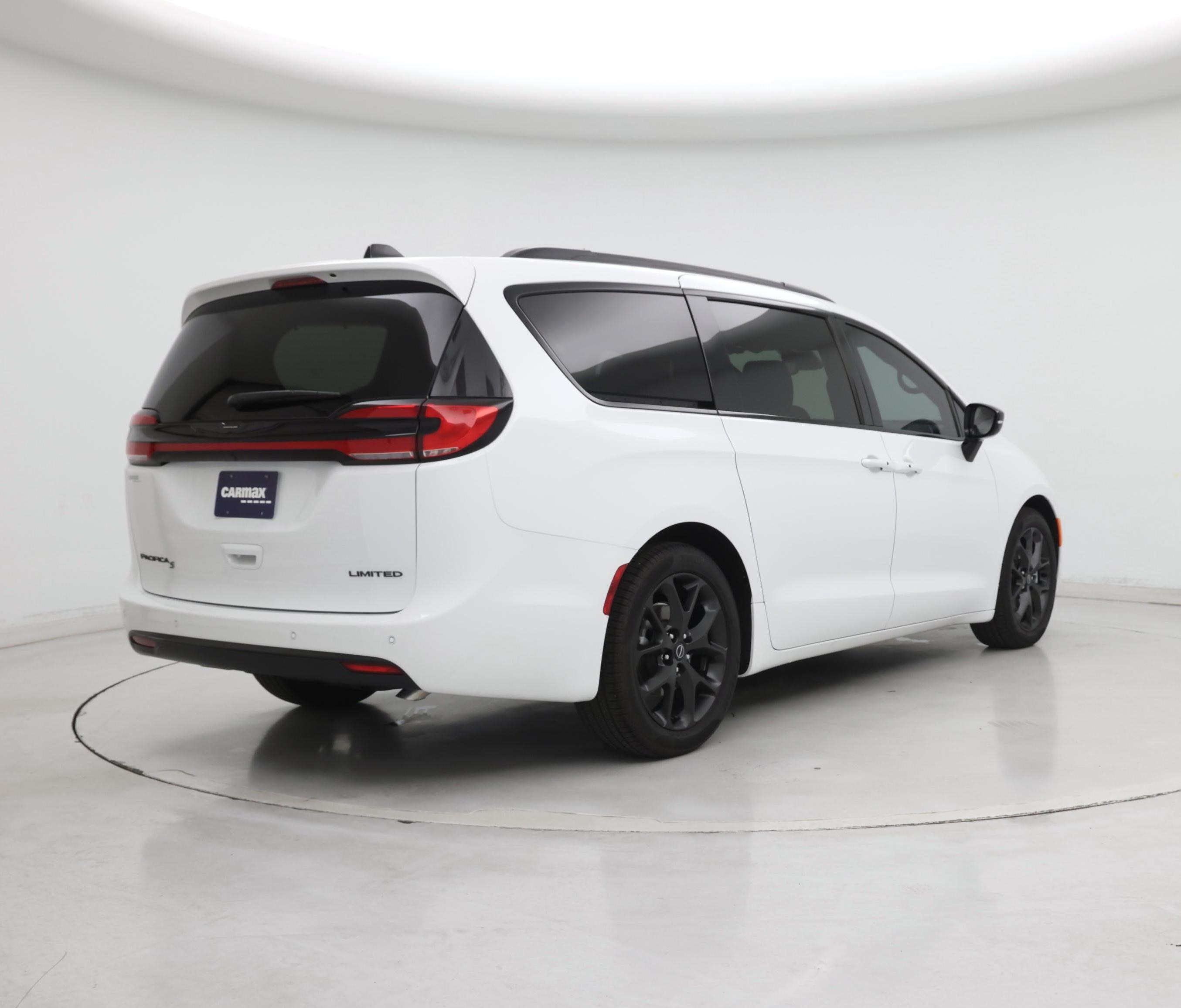 Thumbnail: 2025 Chrysler Pacifica - 8