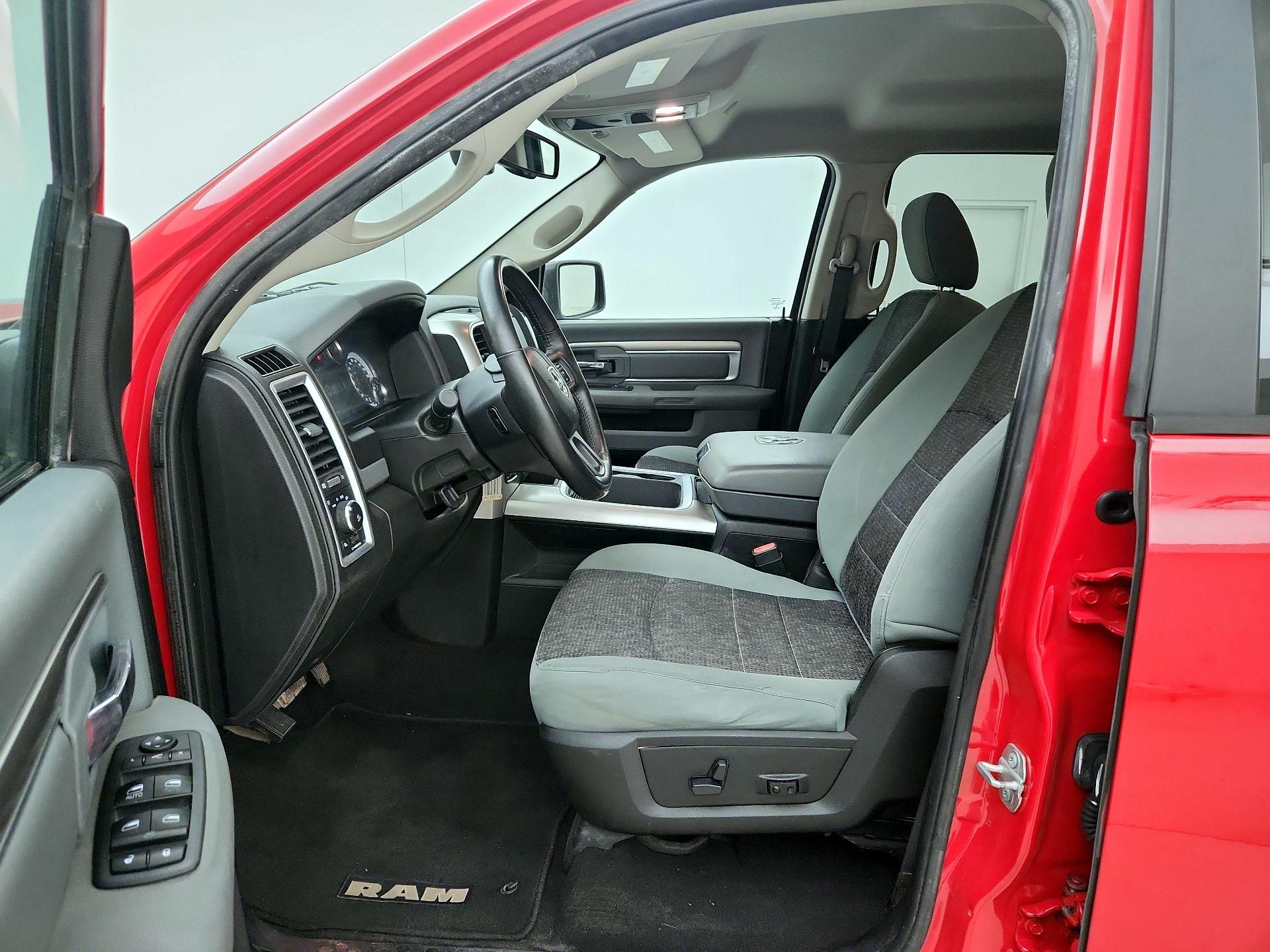 Thumbnail: 2019 RAM 1500 Classic - 11