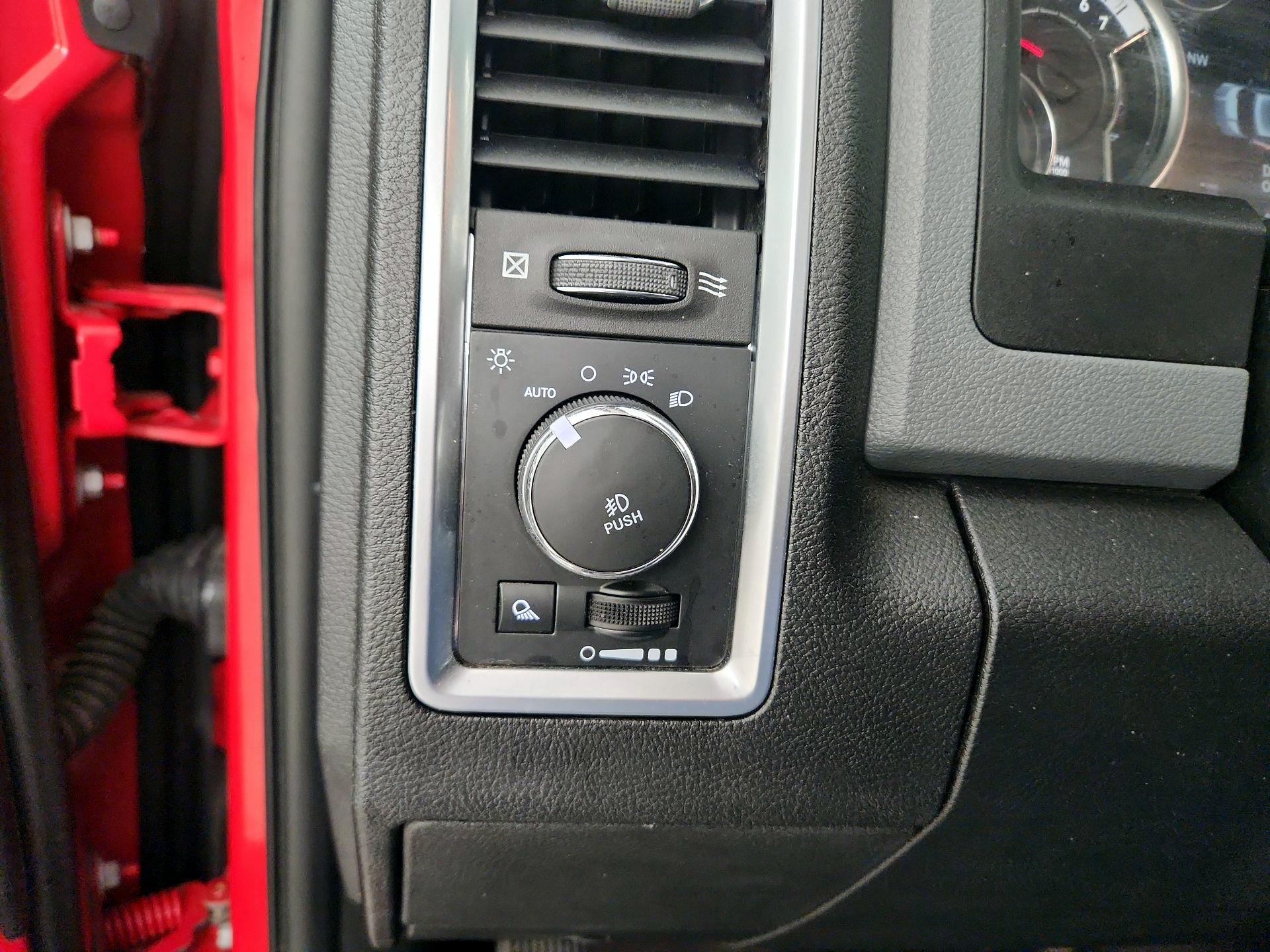 Thumbnail: 2019 RAM 1500 Classic - 13