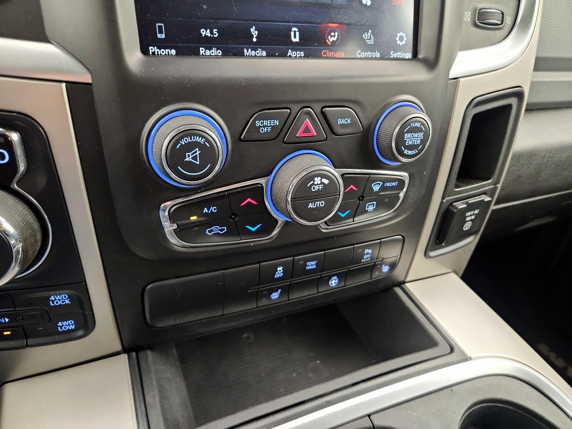 Thumbnail: 2019 RAM 1500 Classic - 16