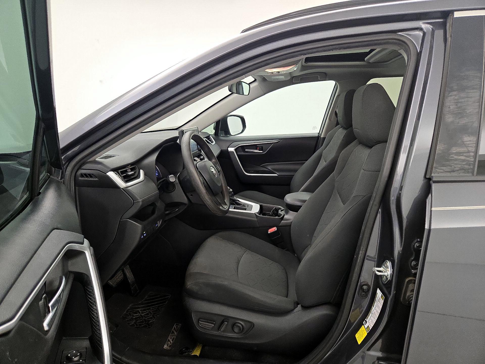 Thumbnail: 2020 Toyota RAV4 - 11