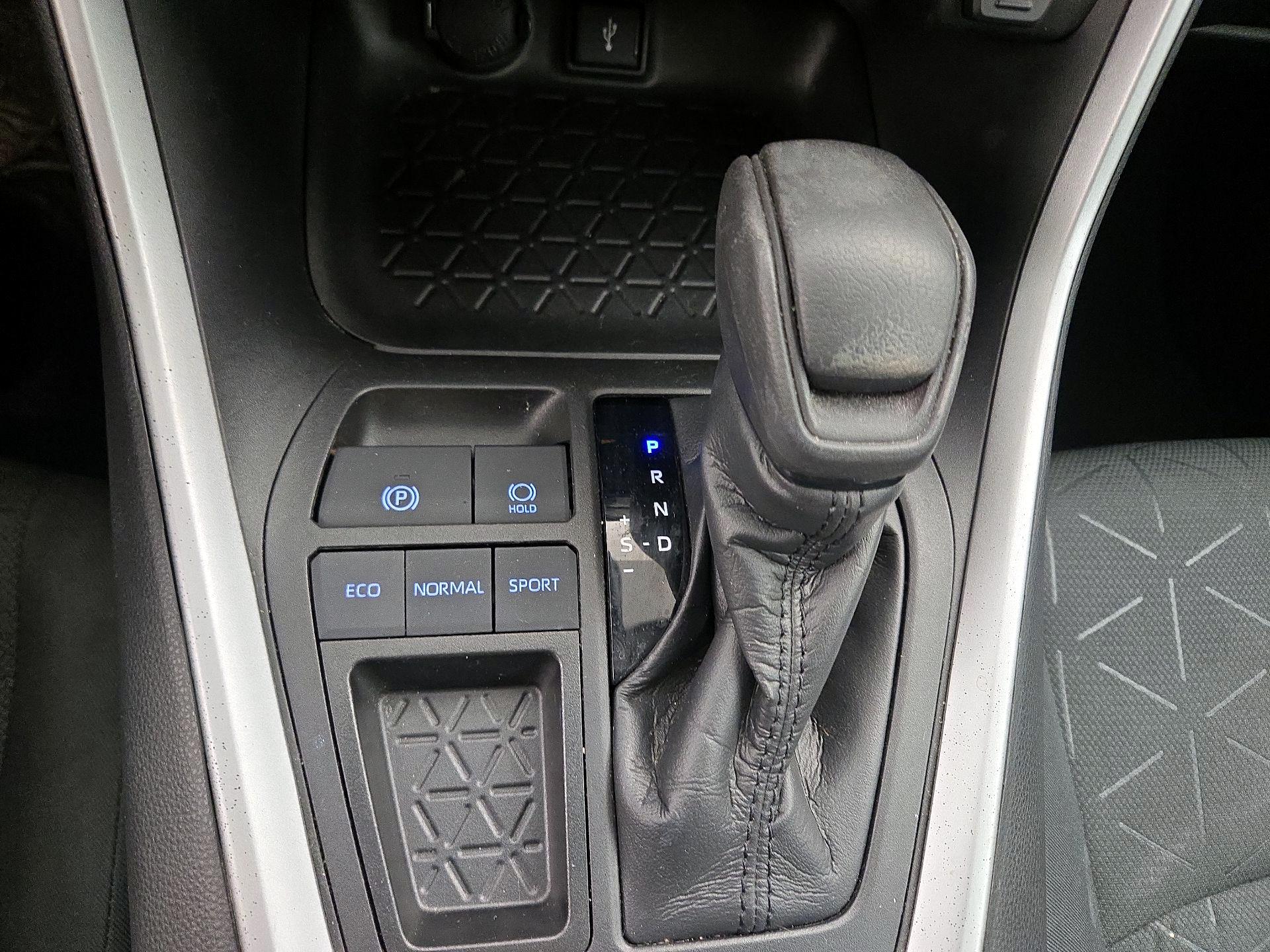 Thumbnail: 2020 Toyota RAV4 - 17