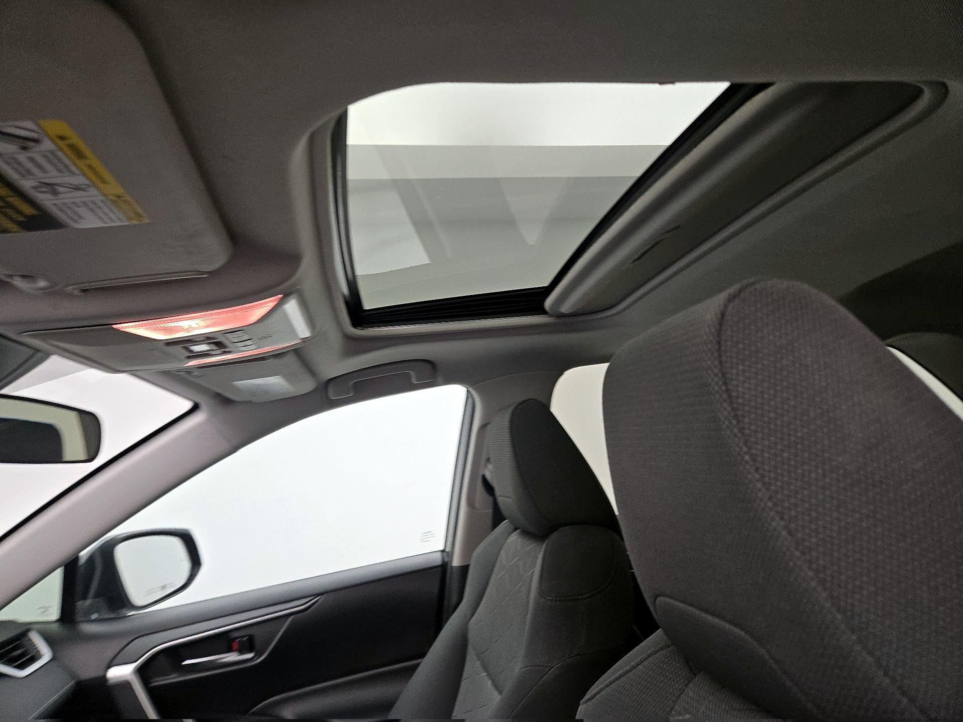 Thumbnail: 2020 Toyota RAV4 - 19