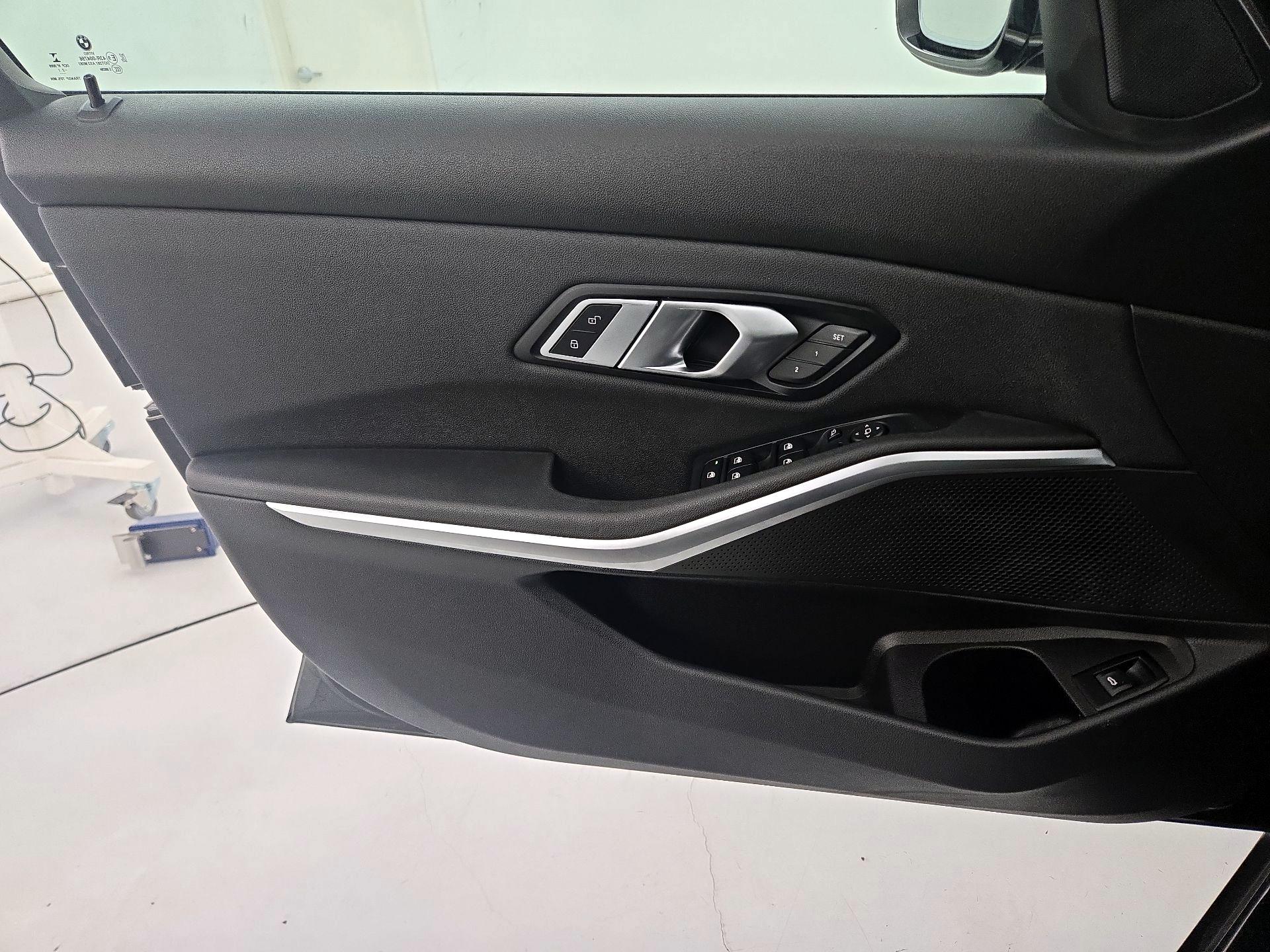 Thumbnail: 2021 BMW 3 Series - 12