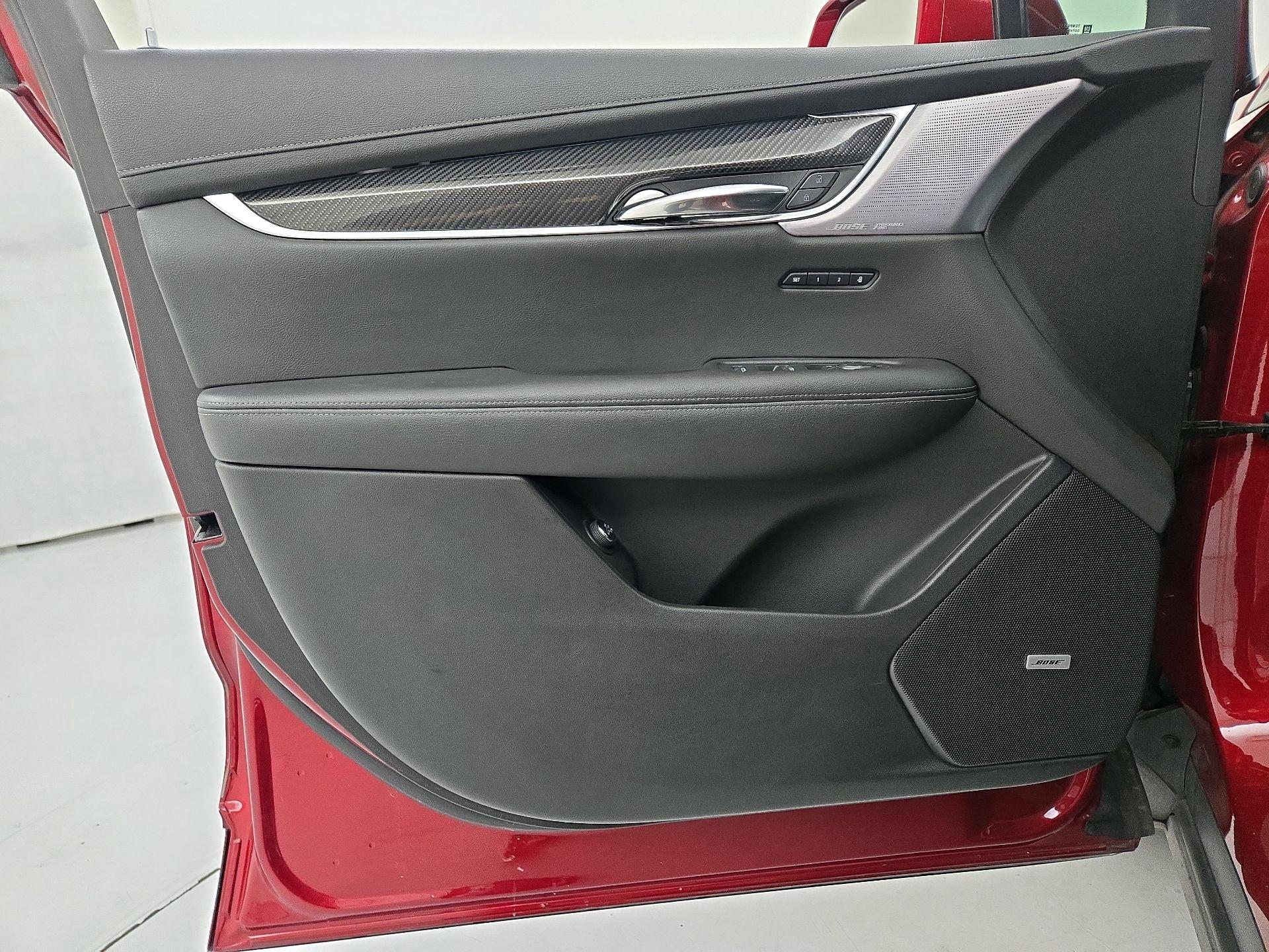 Thumbnail: 2020 Cadillac XT6 - 12