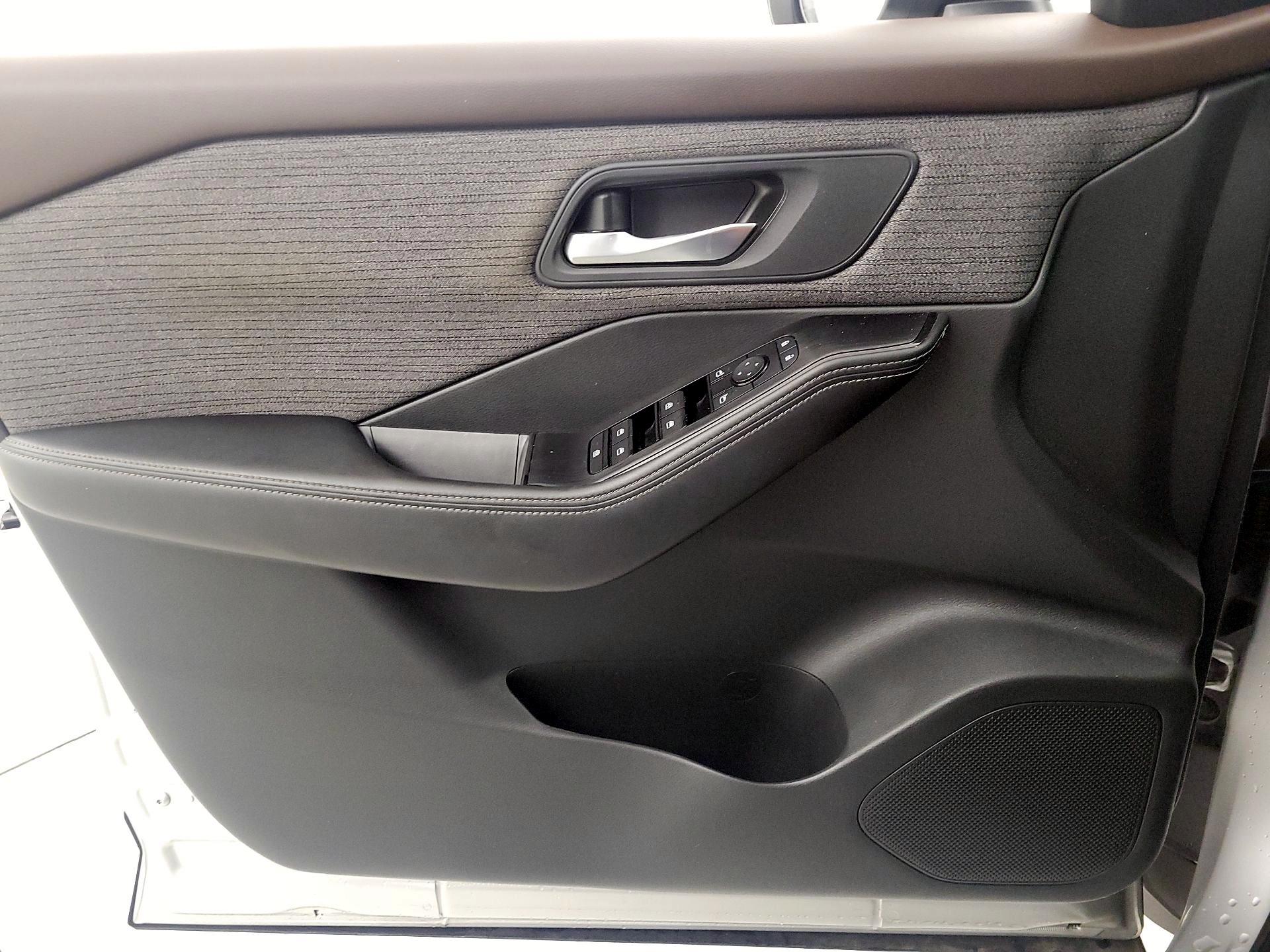 Thumbnail: 2023 Nissan Rogue - 12