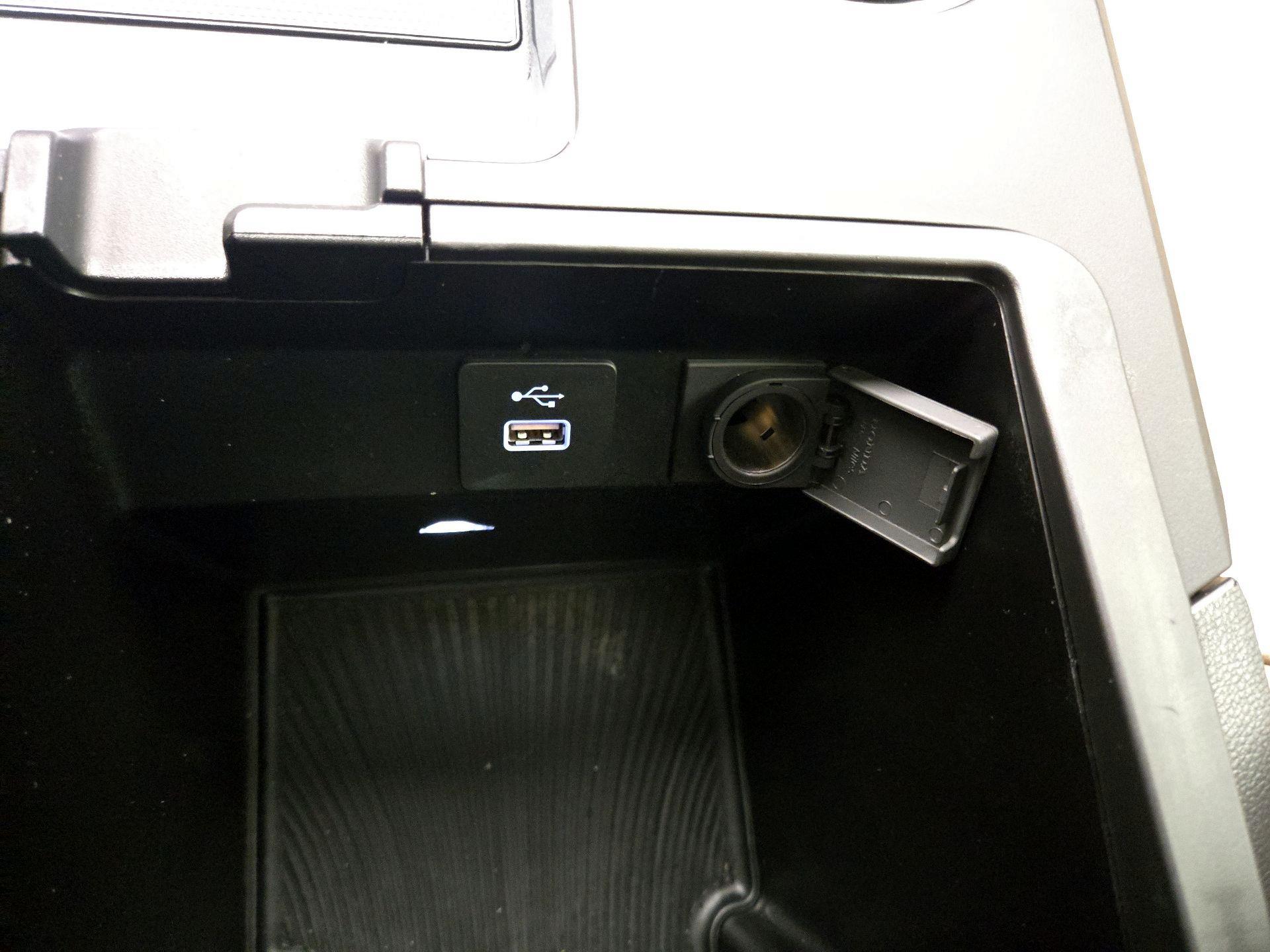 Thumbnail: 2023 Acura MDX - 18