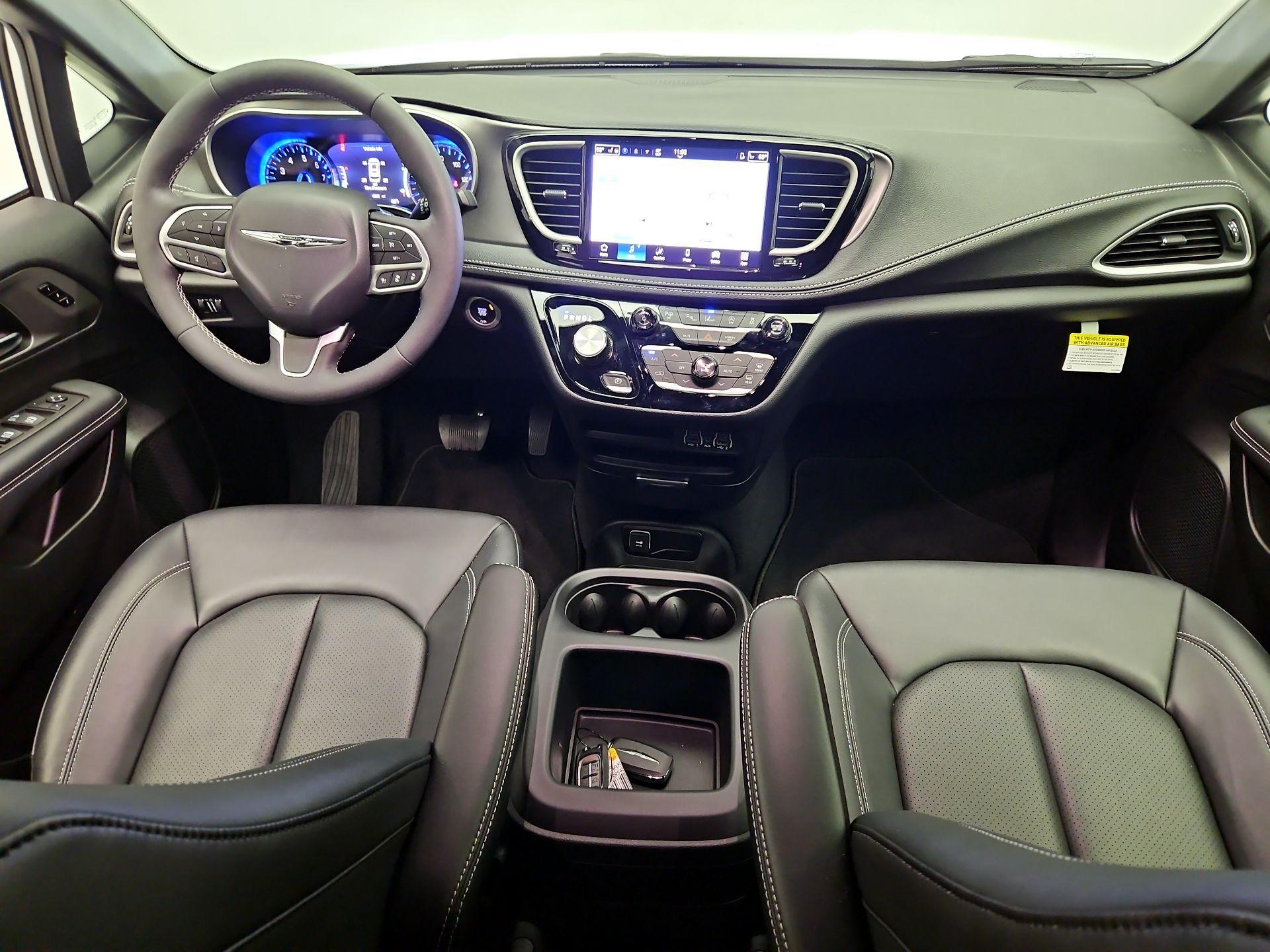 Thumbnail: 2025 Chrysler Pacifica - 9