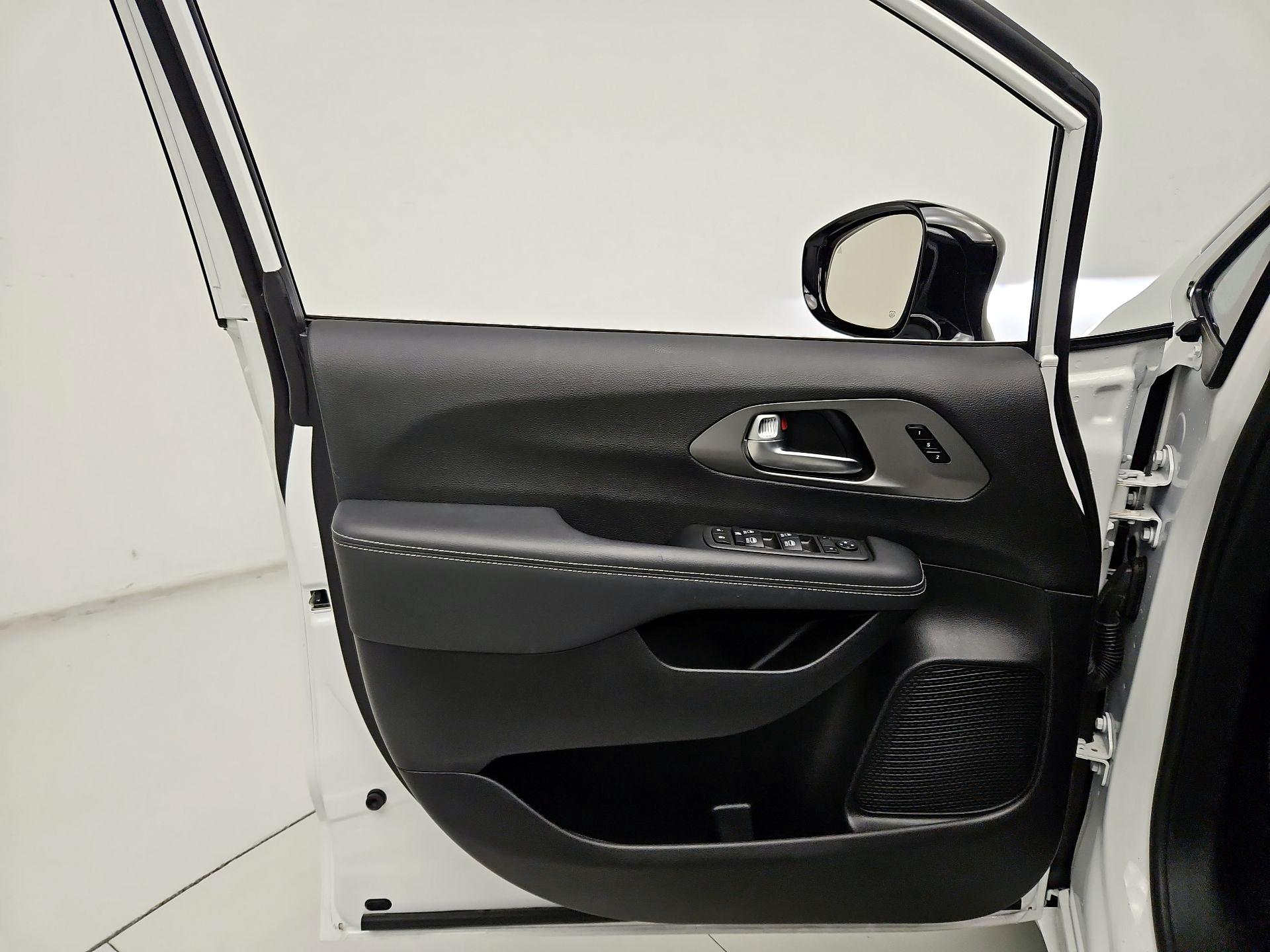 Thumbnail: 2025 Chrysler Pacifica - 12