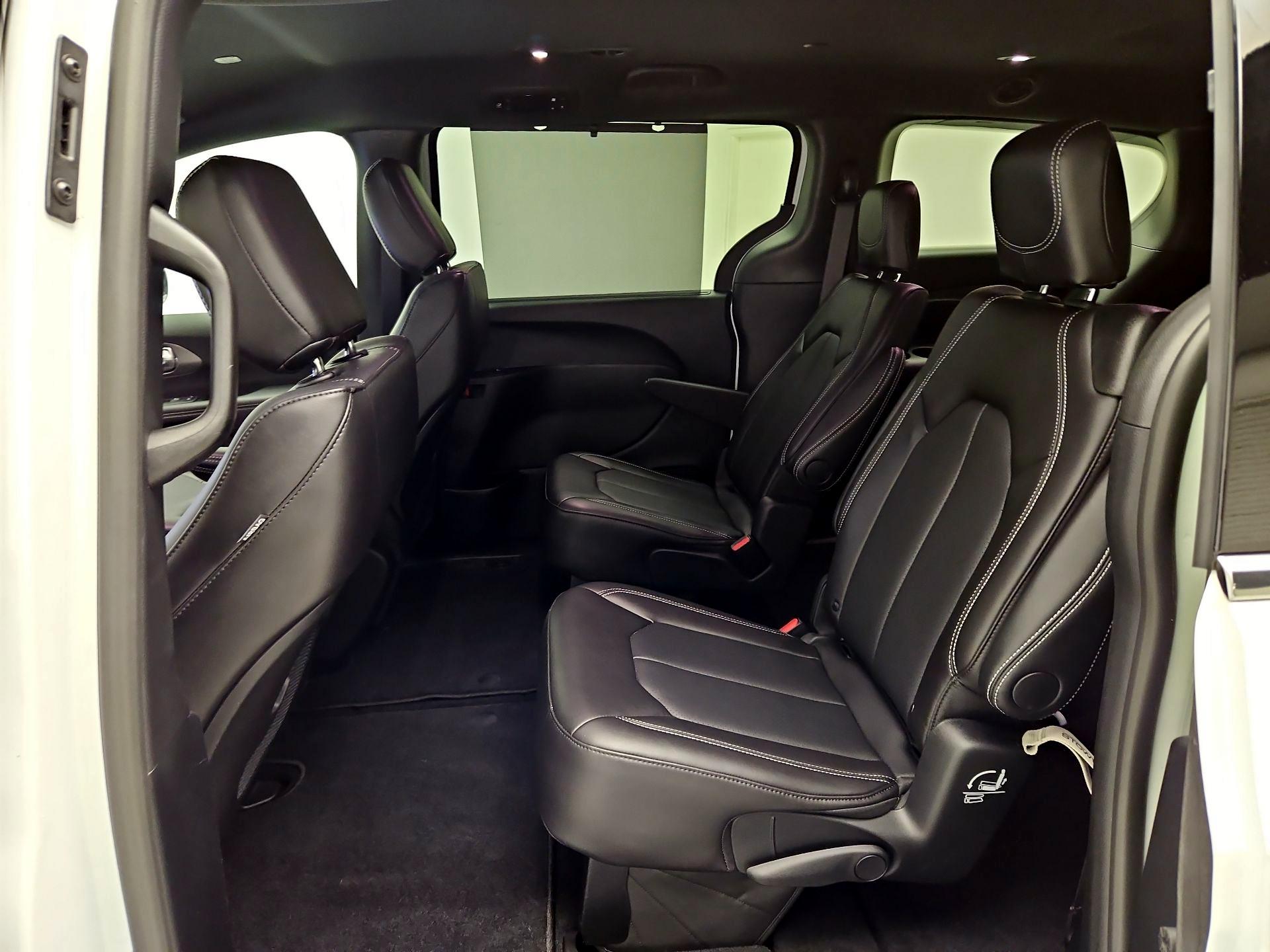 Thumbnail: 2025 Chrysler Pacifica - 17