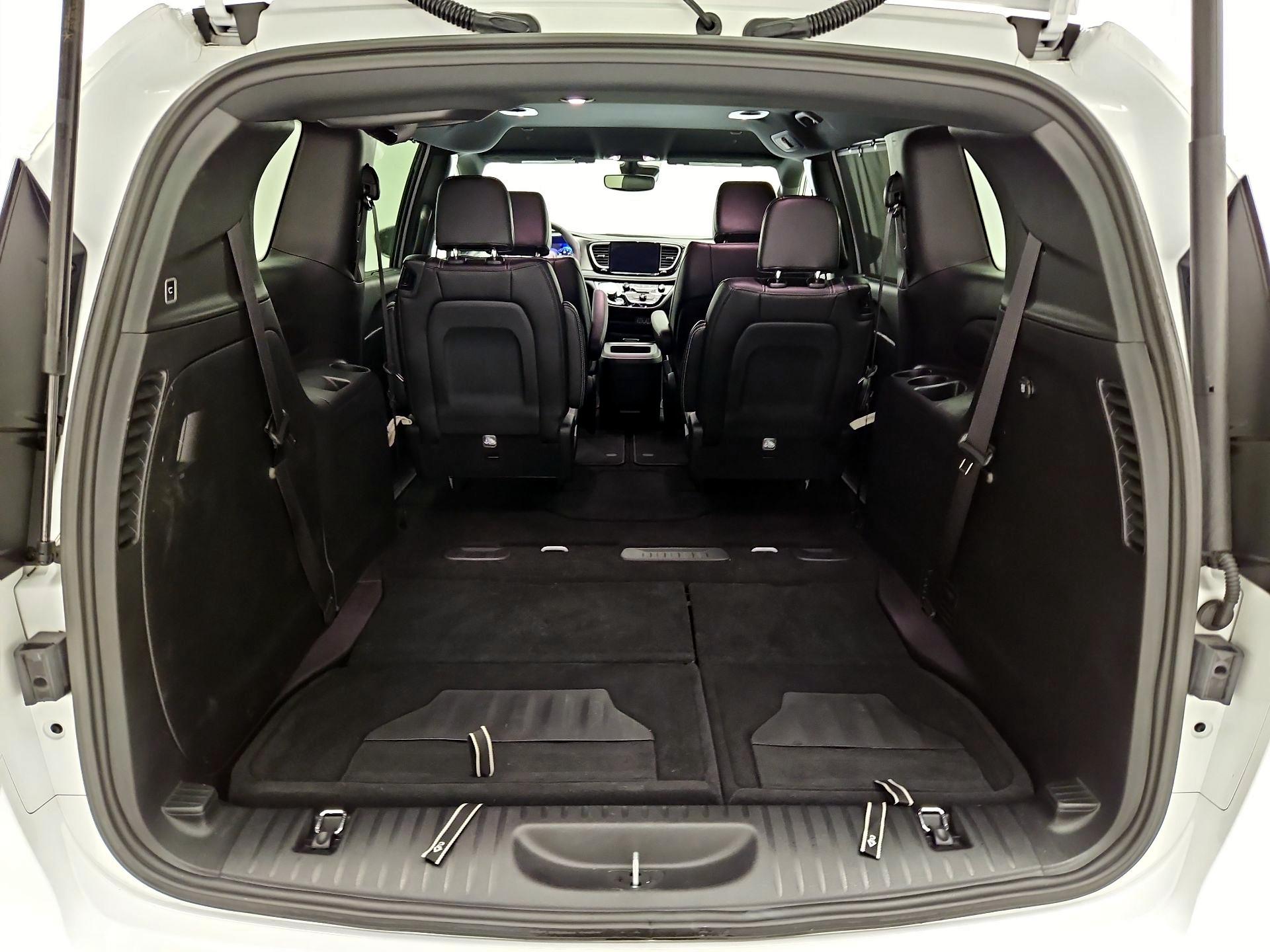 Thumbnail: 2025 Chrysler Pacifica - 18