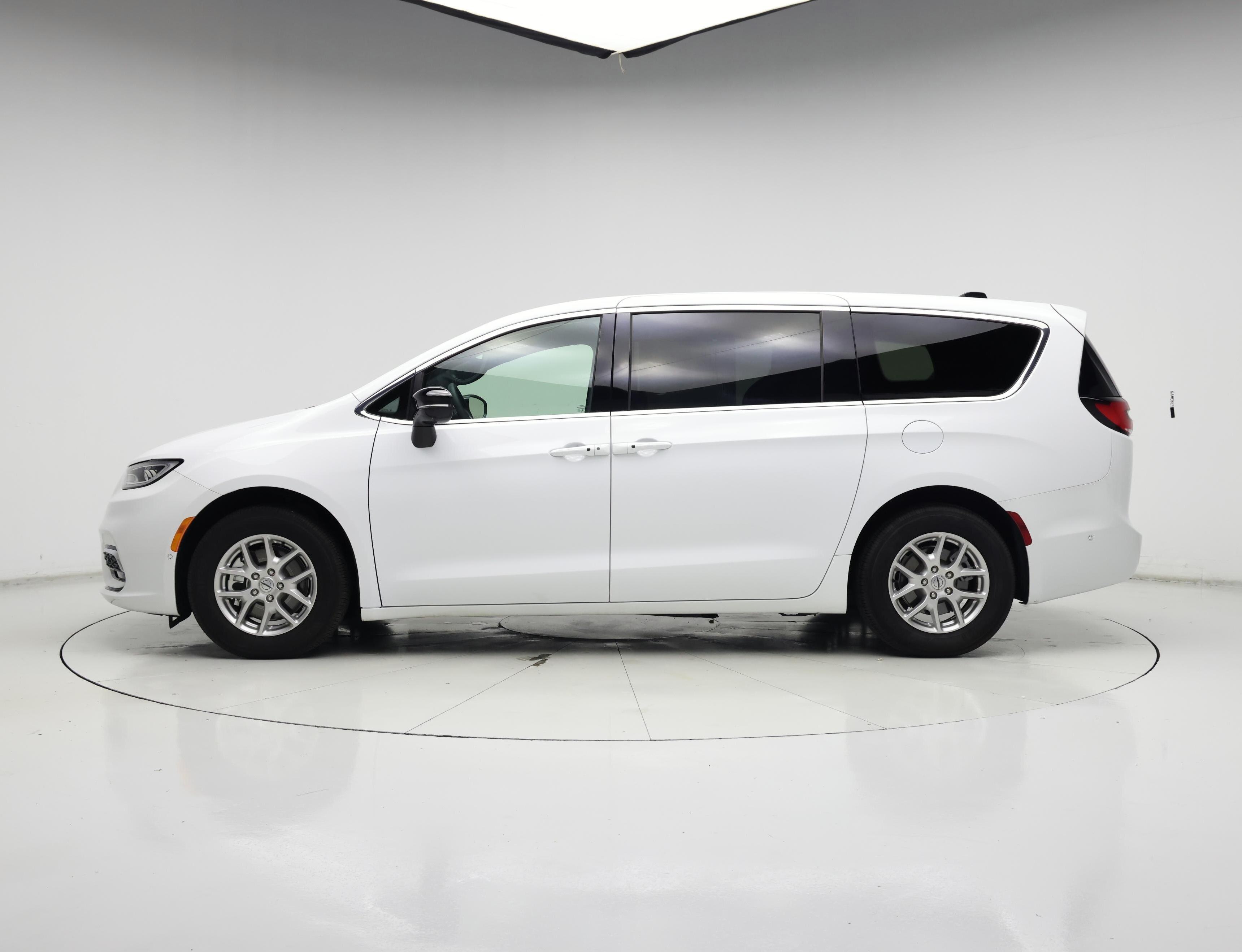 Thumbnail: 2025 Chrysler Pacifica - 3