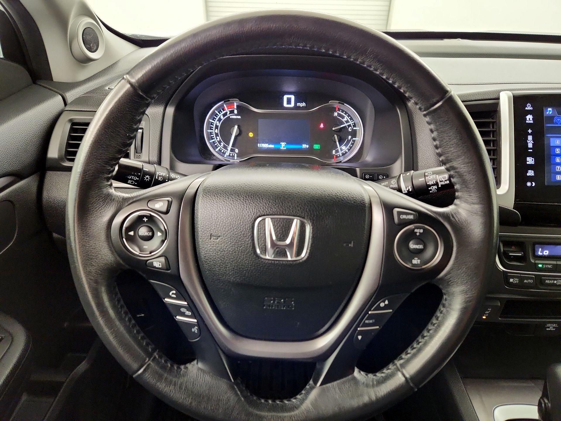 Thumbnail: 2017 Honda Pilot - 10