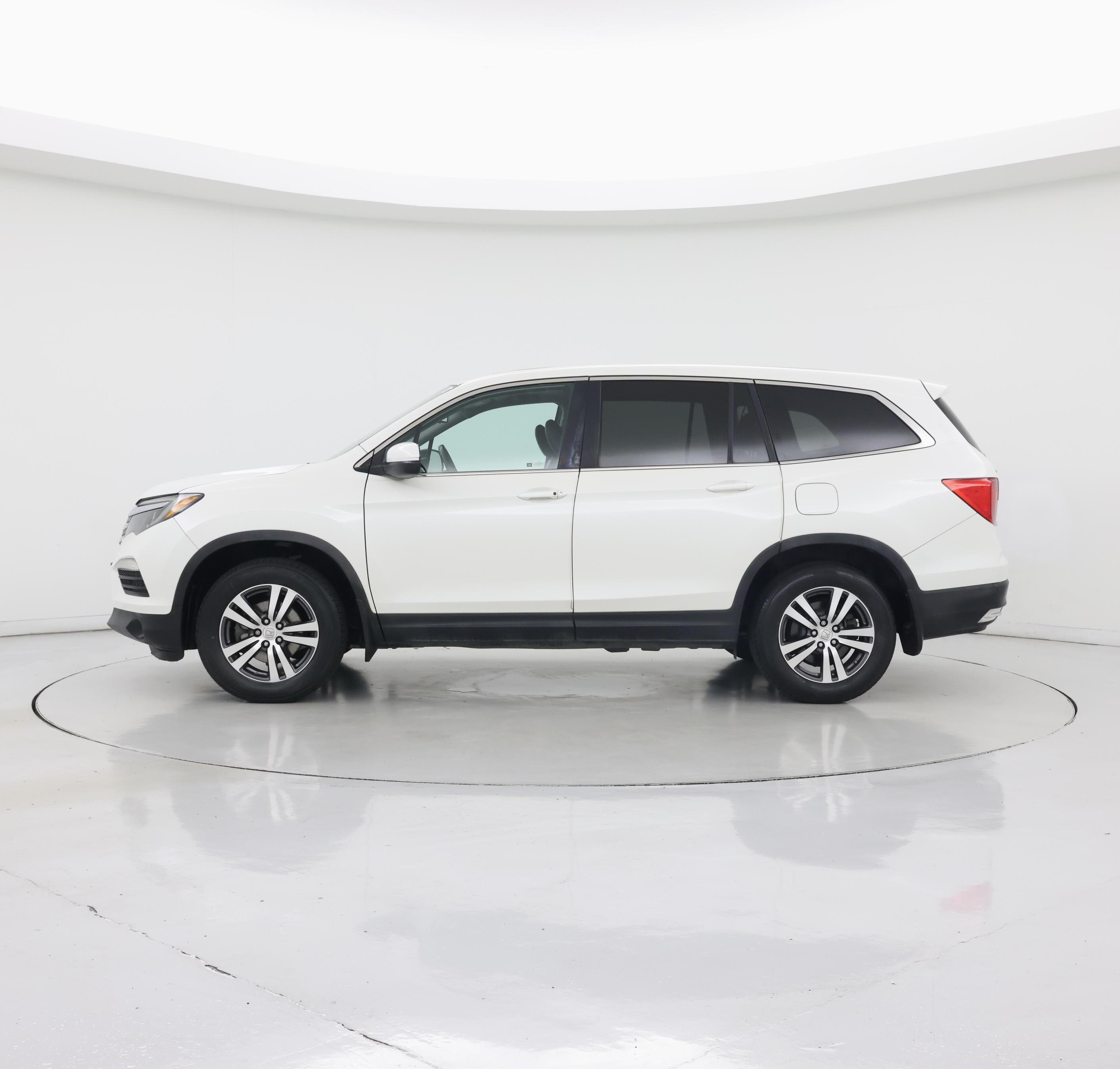 Thumbnail: 2017 Honda Pilot - 3