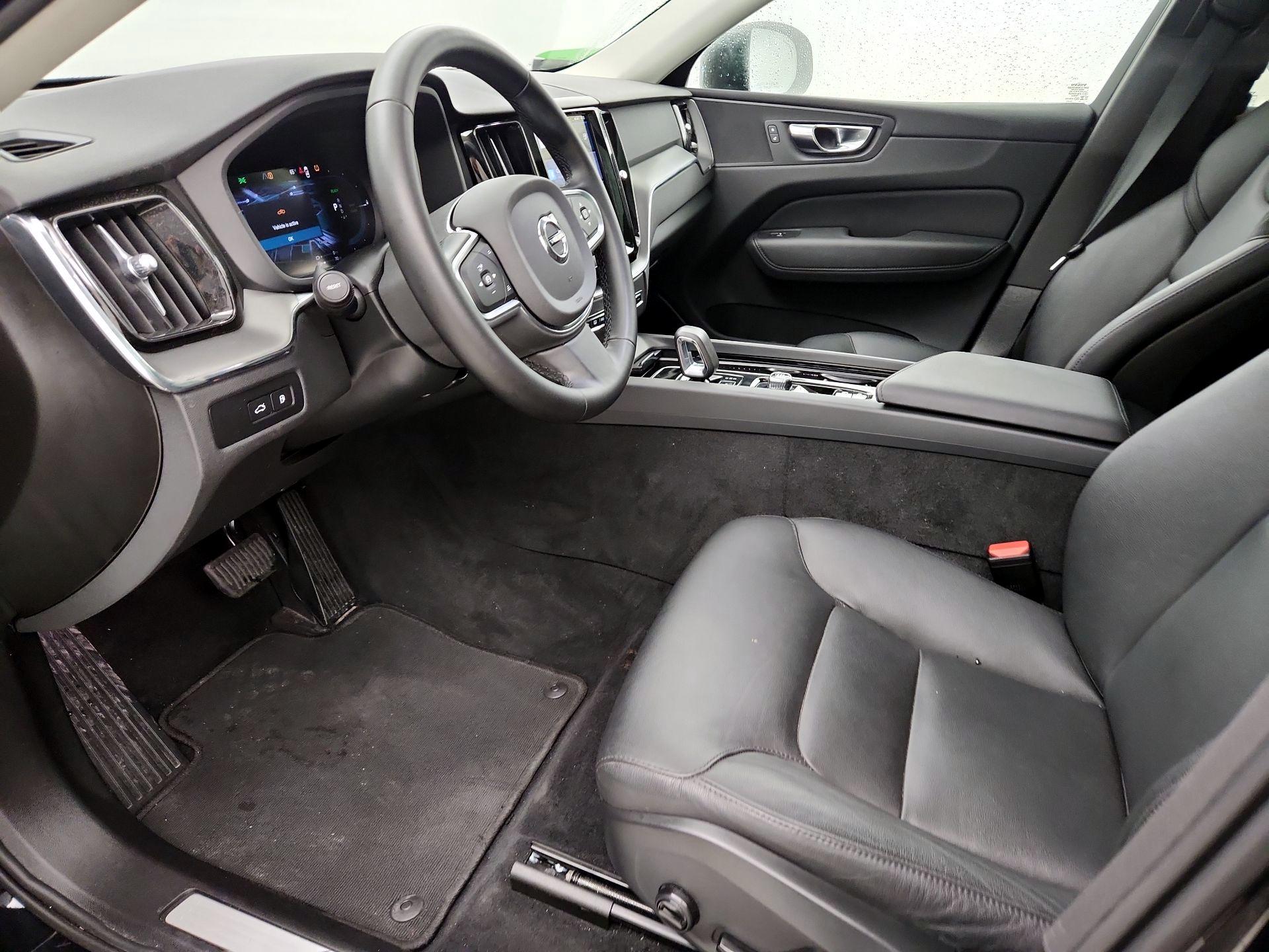 Thumbnail: 2025 Volvo XC60 - 11