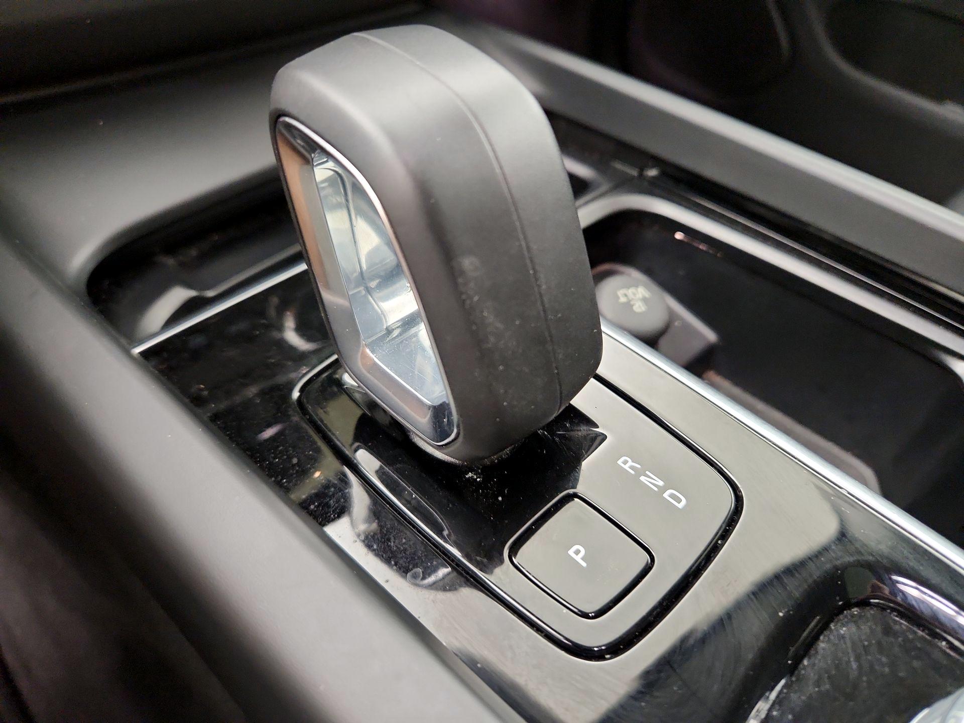 Thumbnail: 2025 Volvo XC60 - 15