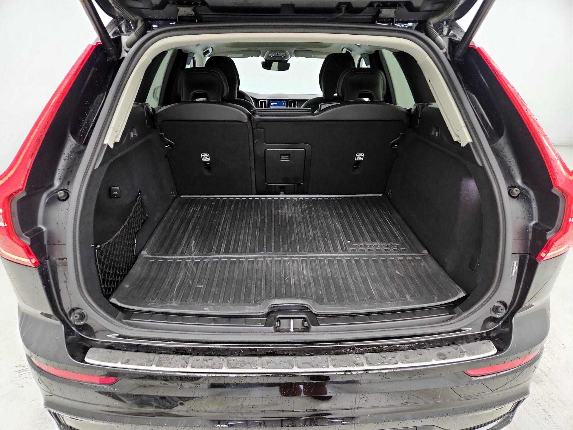 Thumbnail: 2025 Volvo XC60 - 16