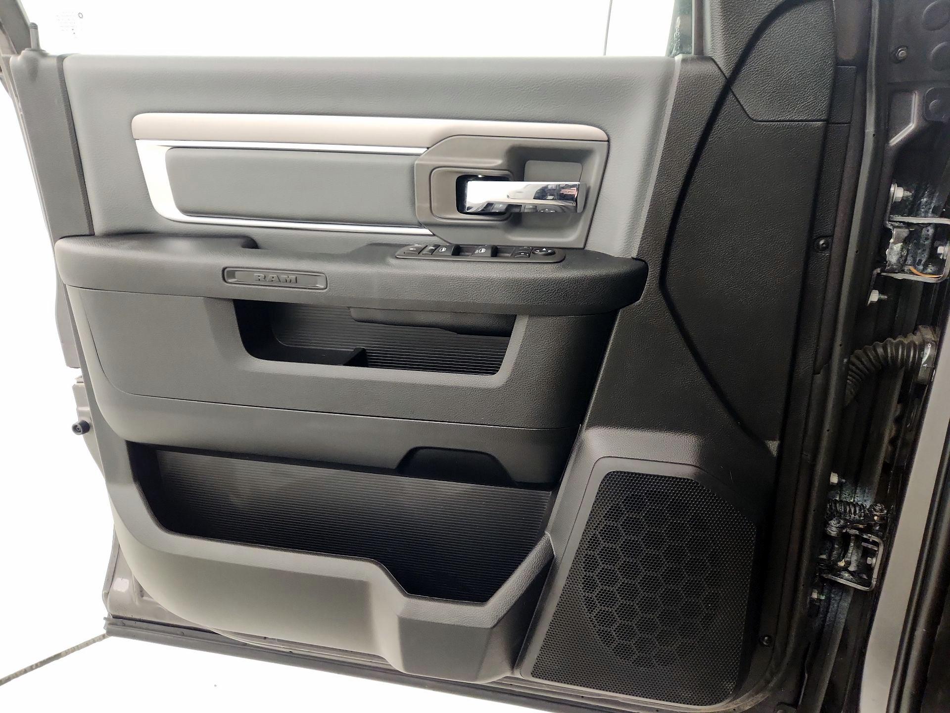 Thumbnail: 2024 RAM 1500 Classic - 12