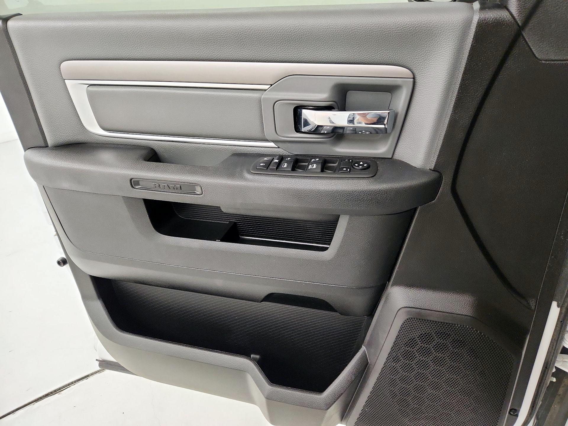 Thumbnail: 2022 RAM 1500 Classic - 12