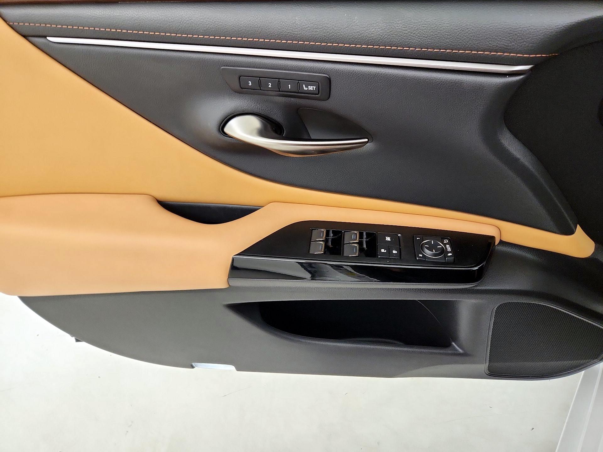 Thumbnail: 2025 Lexus ES - 12