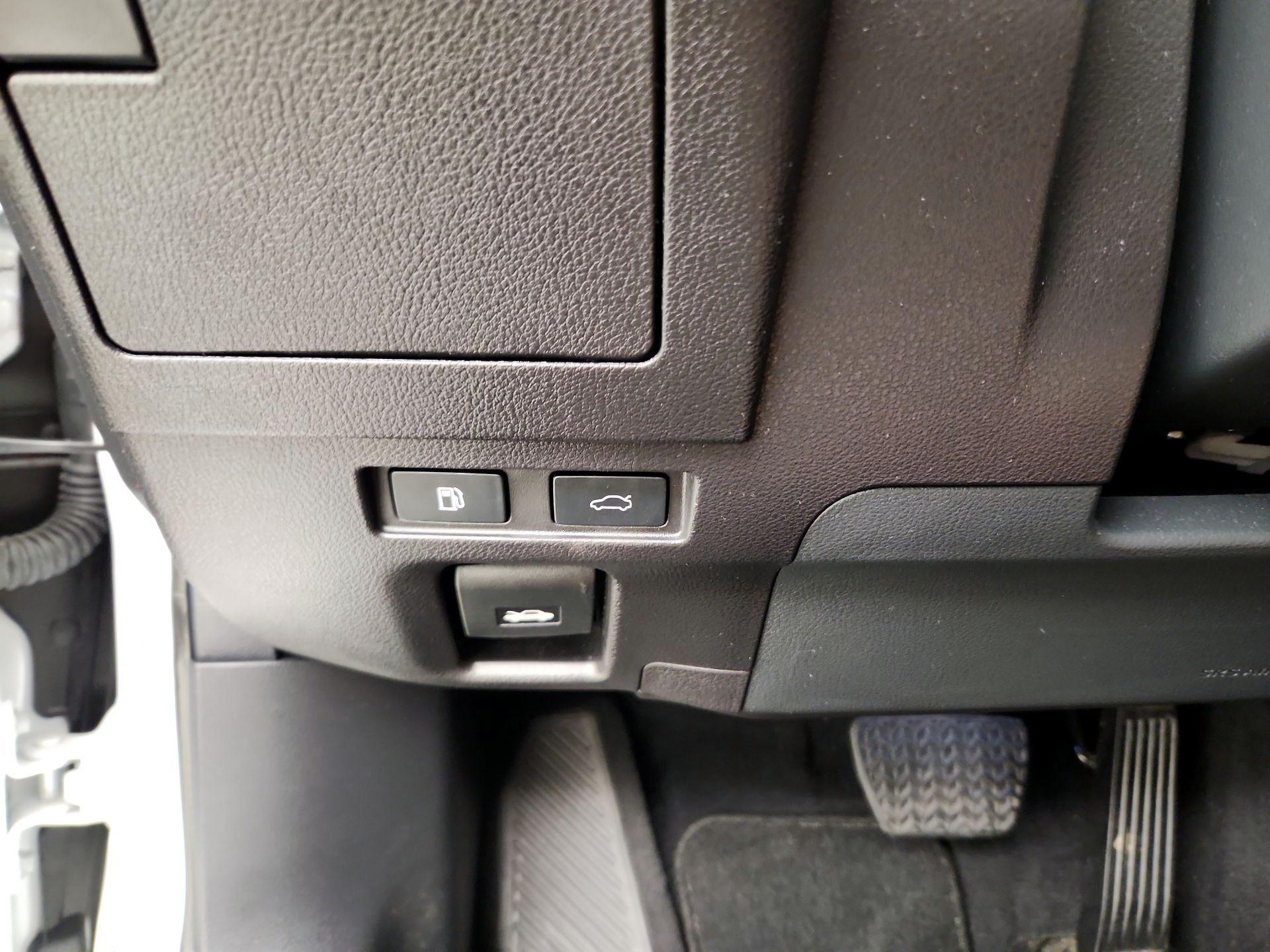 Thumbnail: 2025 Lexus ES - 13