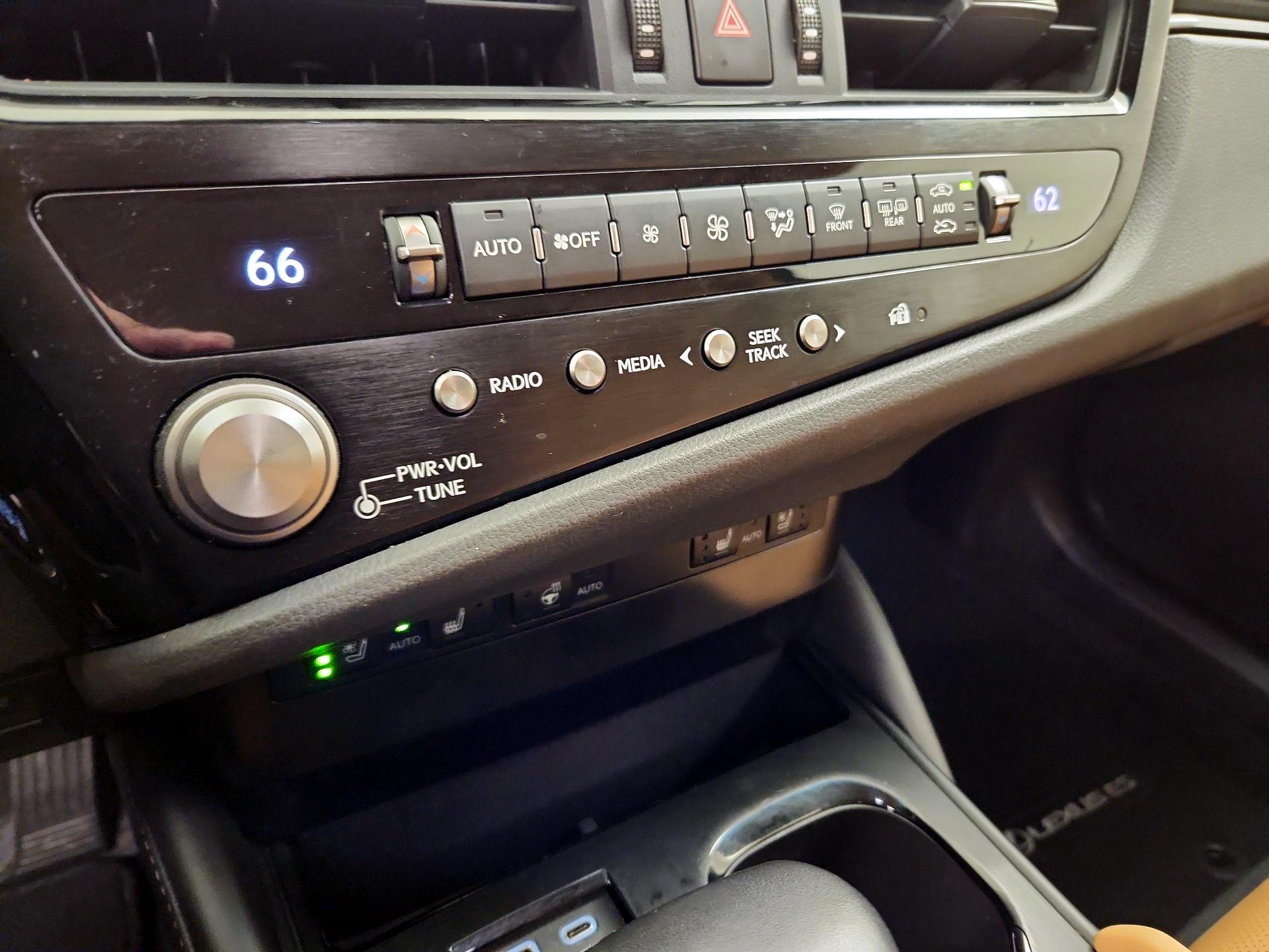 Thumbnail: 2025 Lexus ES - 16