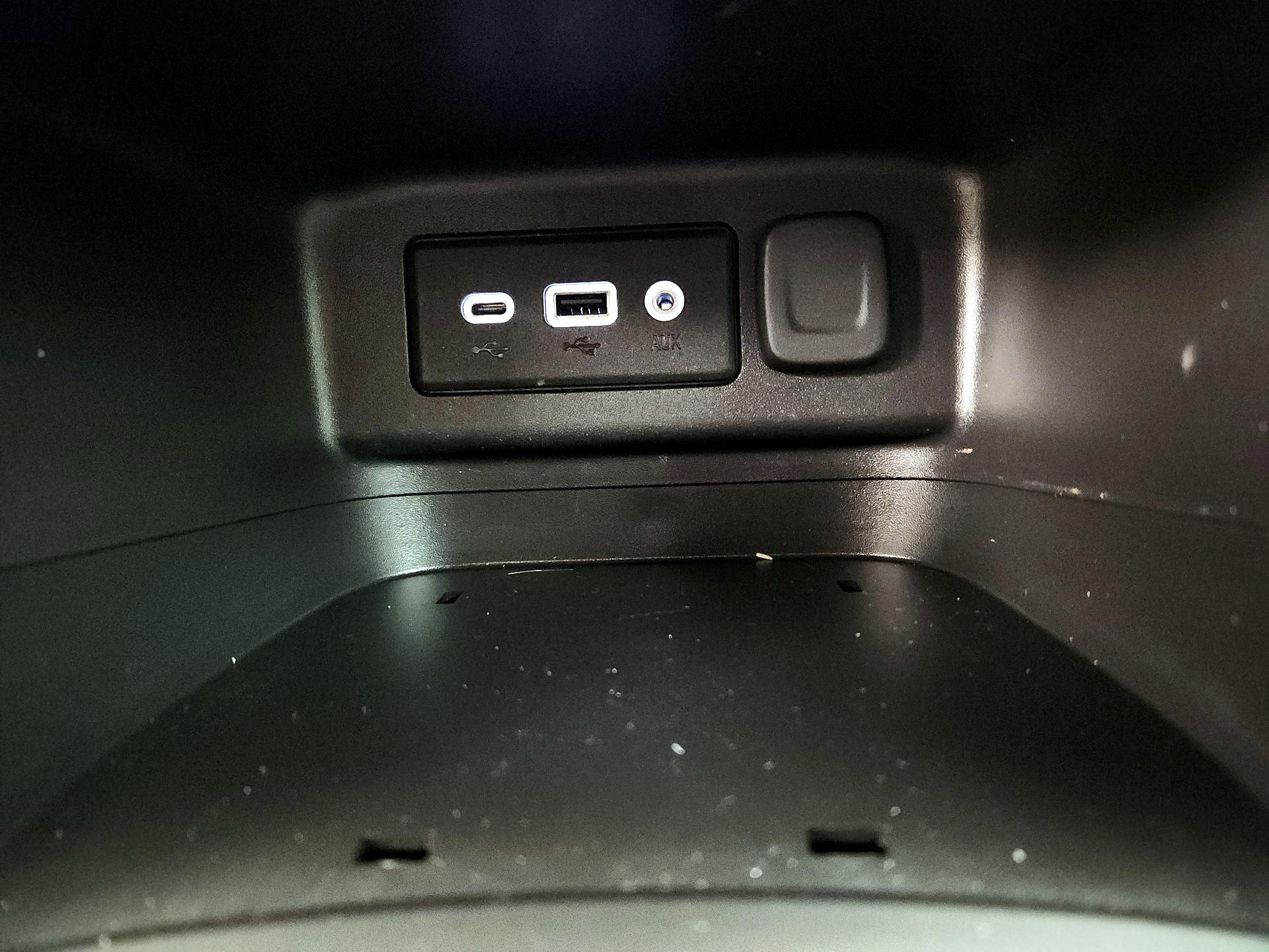 Thumbnail: 2020 Chevrolet Equinox - 18