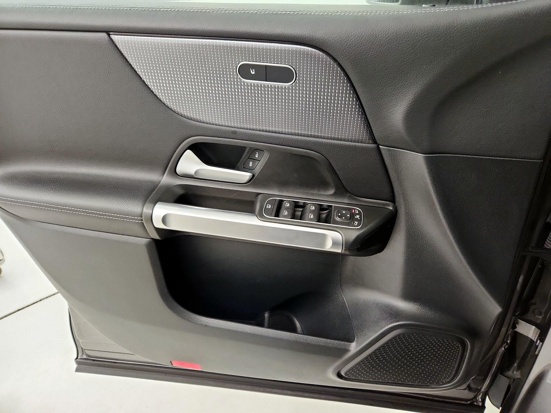 Thumbnail: 2022 Mercedes-Benz GLB - 12