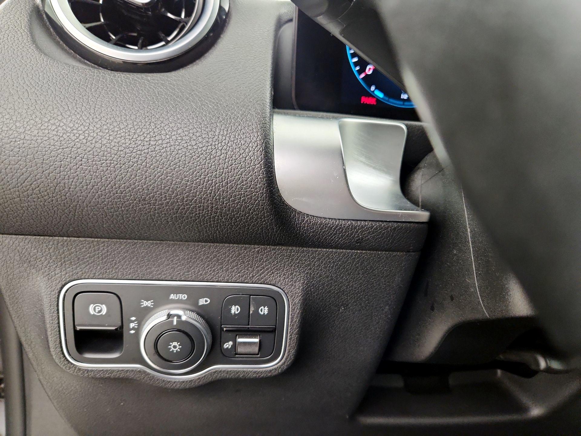 Thumbnail: 2022 Mercedes-Benz GLB - 13