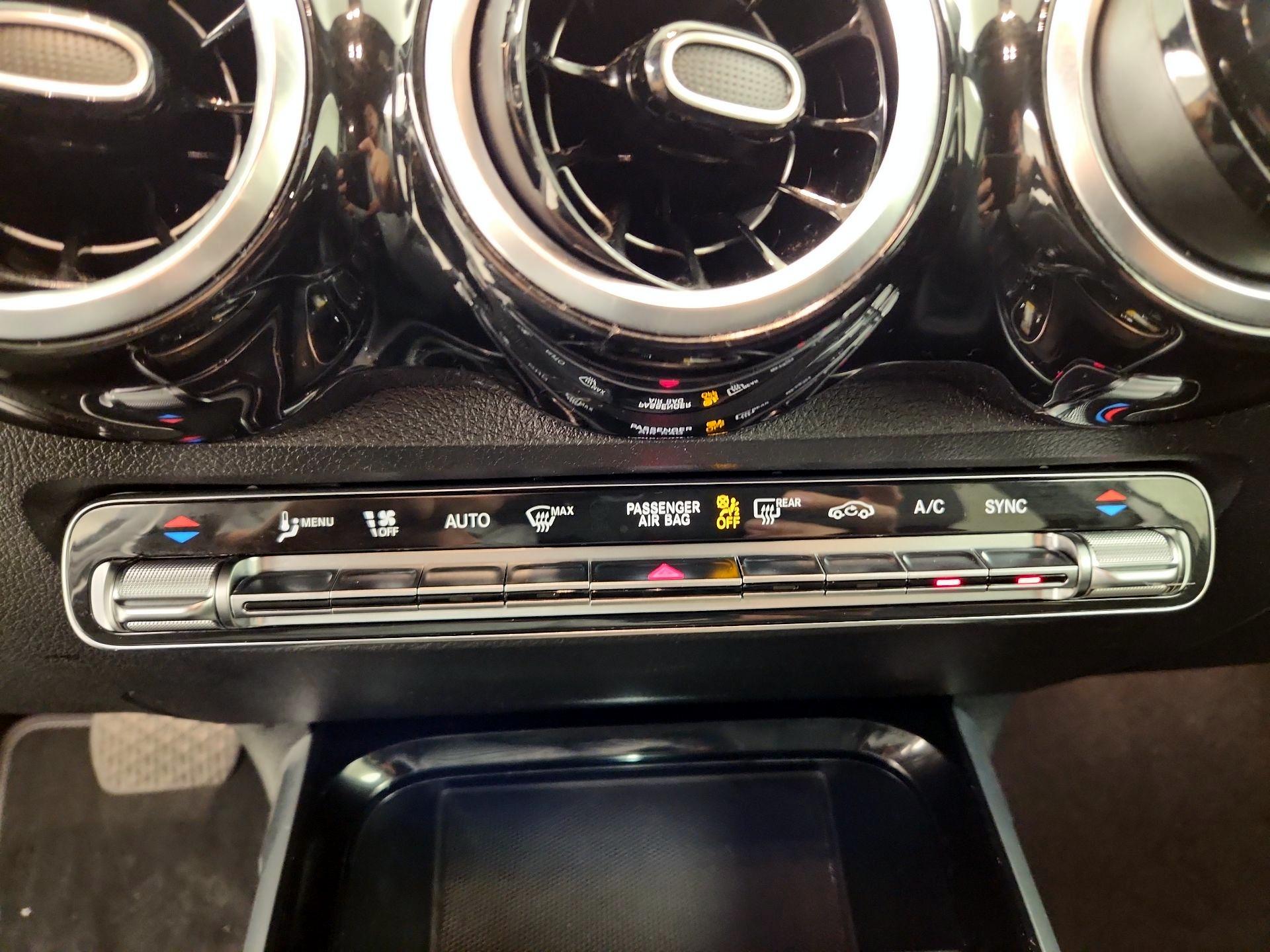 Thumbnail: 2022 Mercedes-Benz GLB - 16