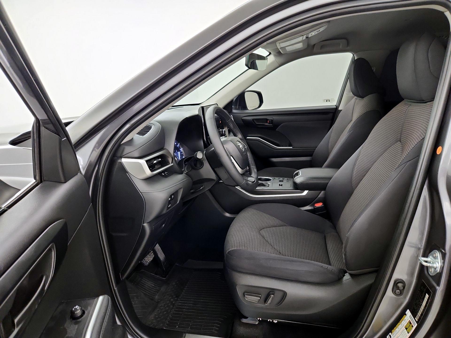 Thumbnail: 2023 Toyota Highlander - 11