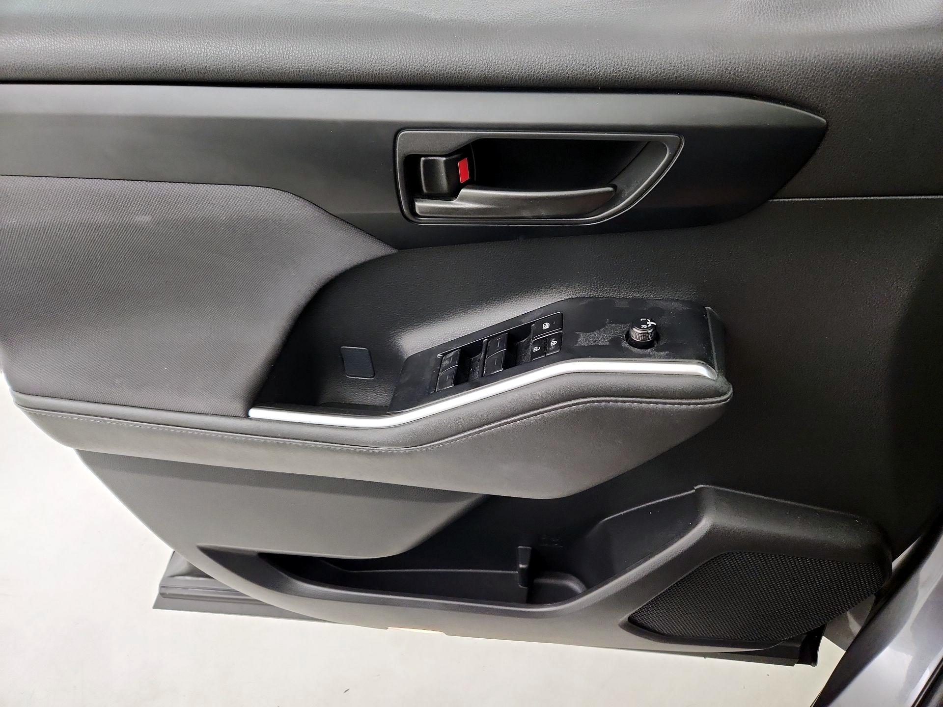 Thumbnail: 2023 Toyota Highlander - 12