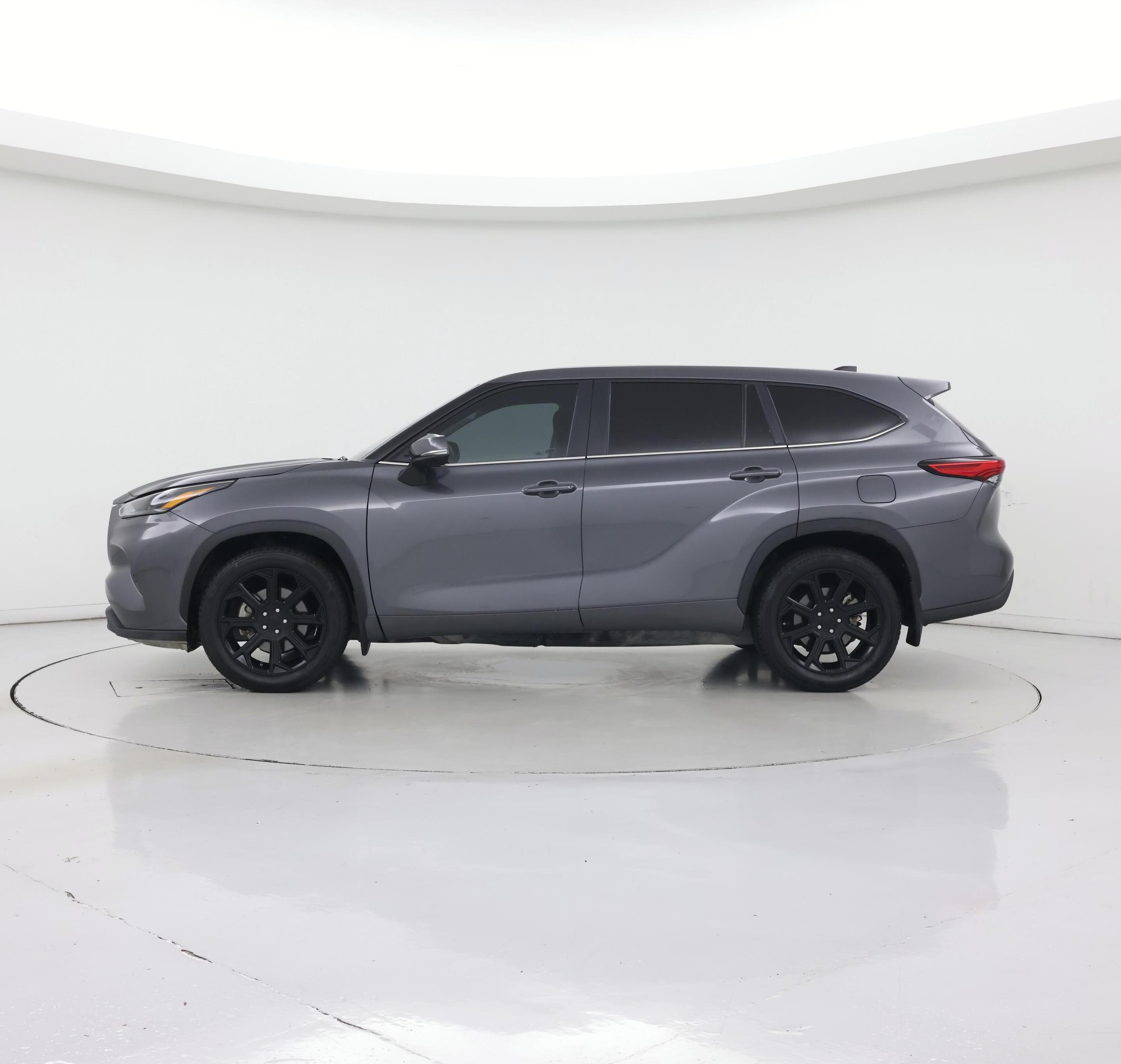 Thumbnail: 2023 Toyota Highlander - 3
