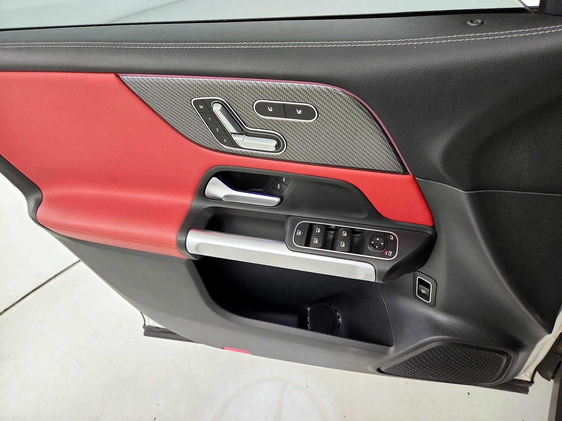 Thumbnail: 2022 Mercedes-Benz GLB - 12