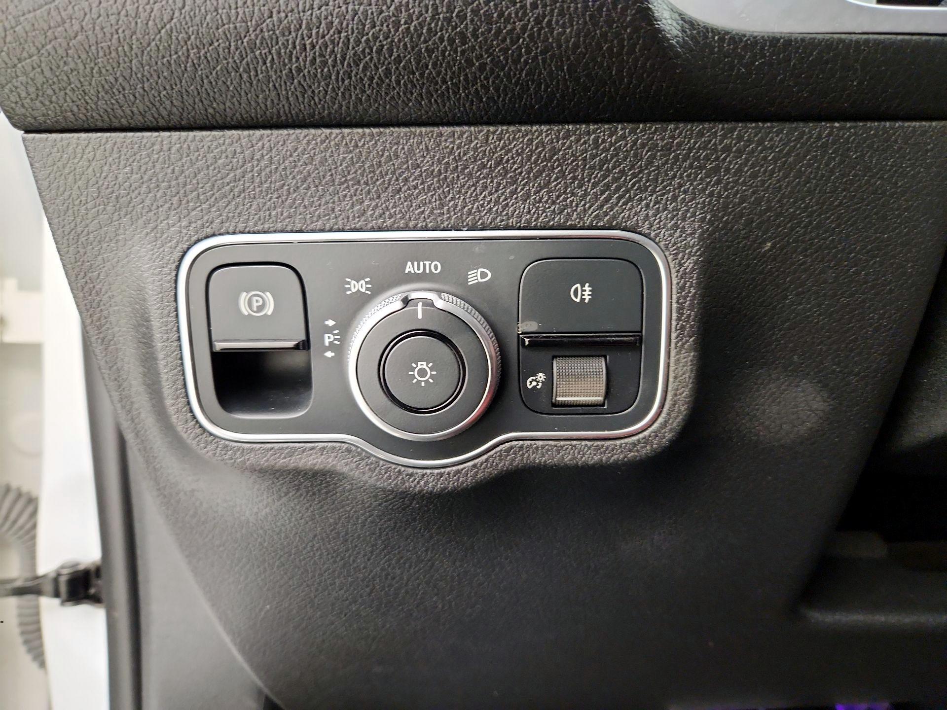 Thumbnail: 2022 Mercedes-Benz GLB - 13