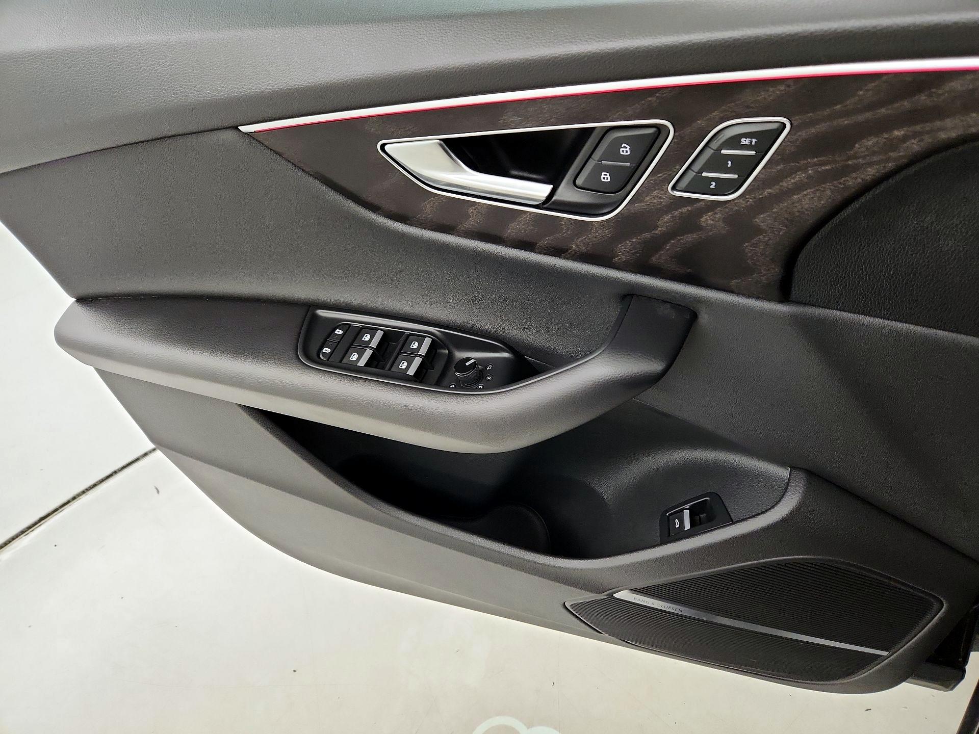 Thumbnail: 2021 Audi Q8 - 12