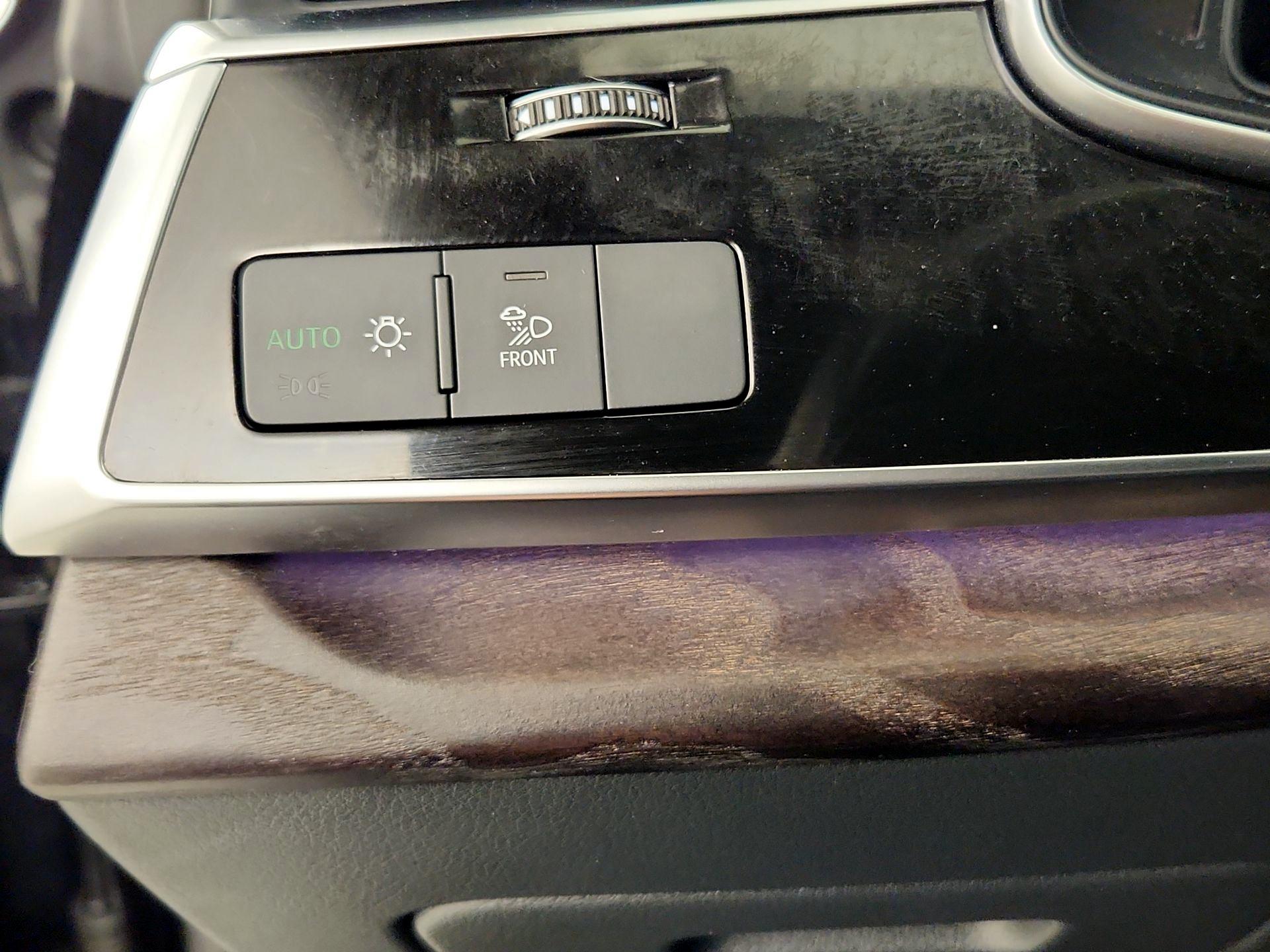 Thumbnail: 2021 Audi Q8 - 13