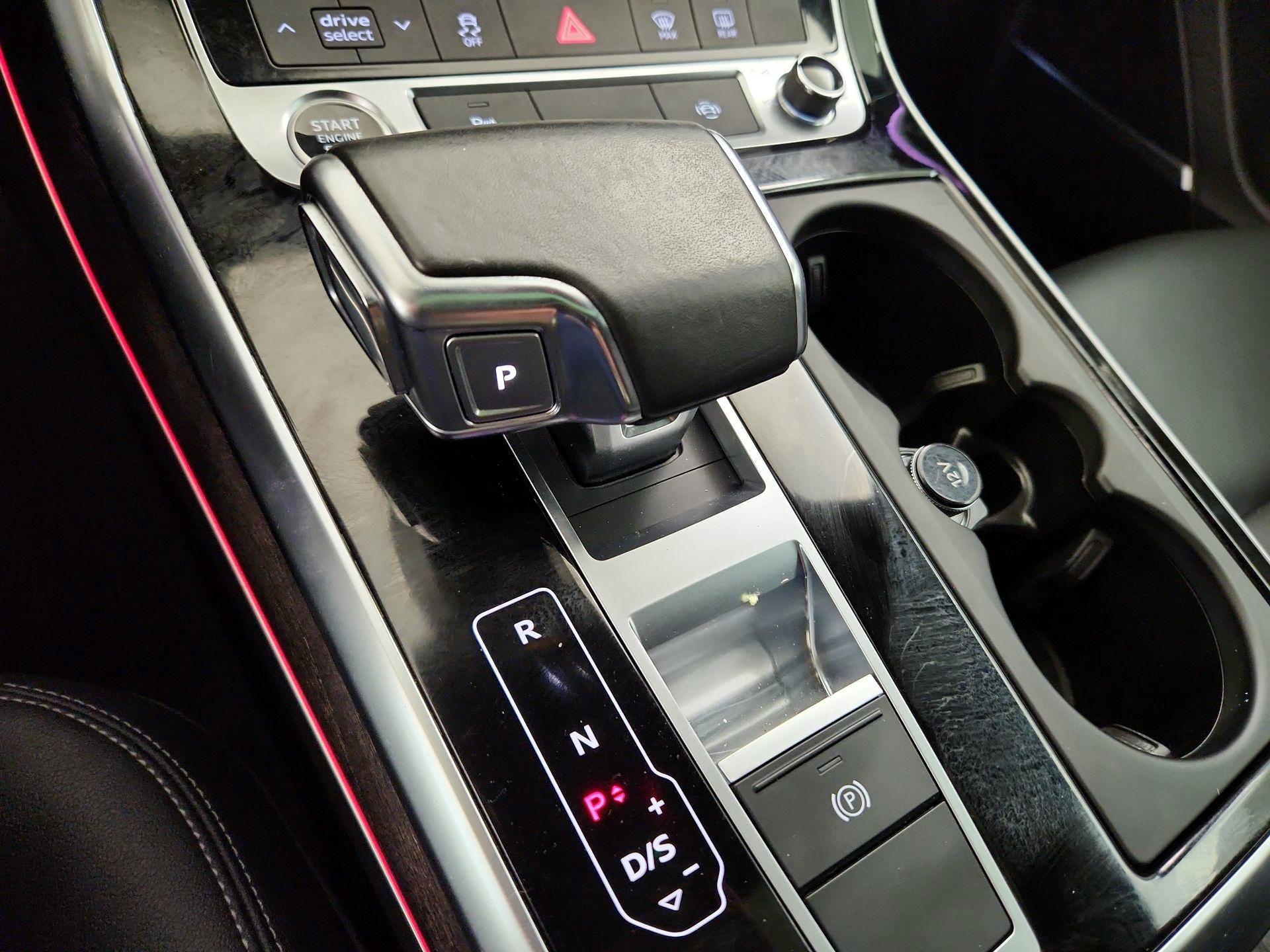 Thumbnail: 2021 Audi Q8 - 18