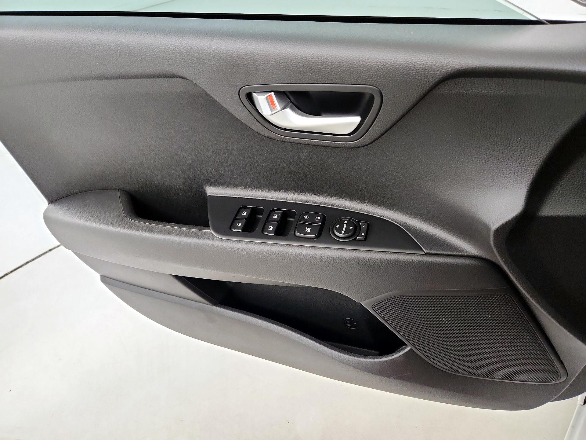 Thumbnail: 2022 Kia Rio - 12