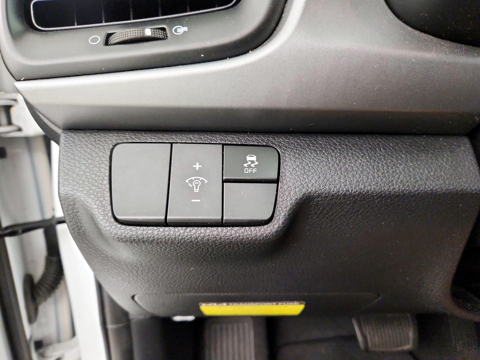 Thumbnail: 2022 Kia Rio - 13